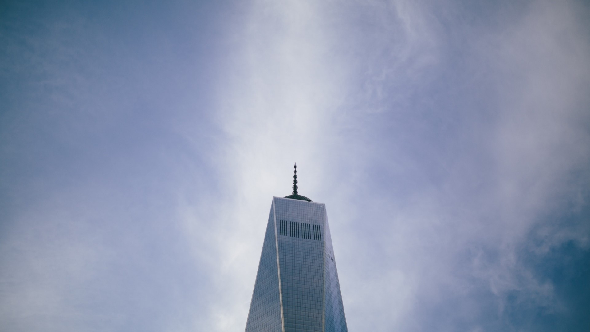 One World Trade Center against a cloudy sky HD Wallpaper