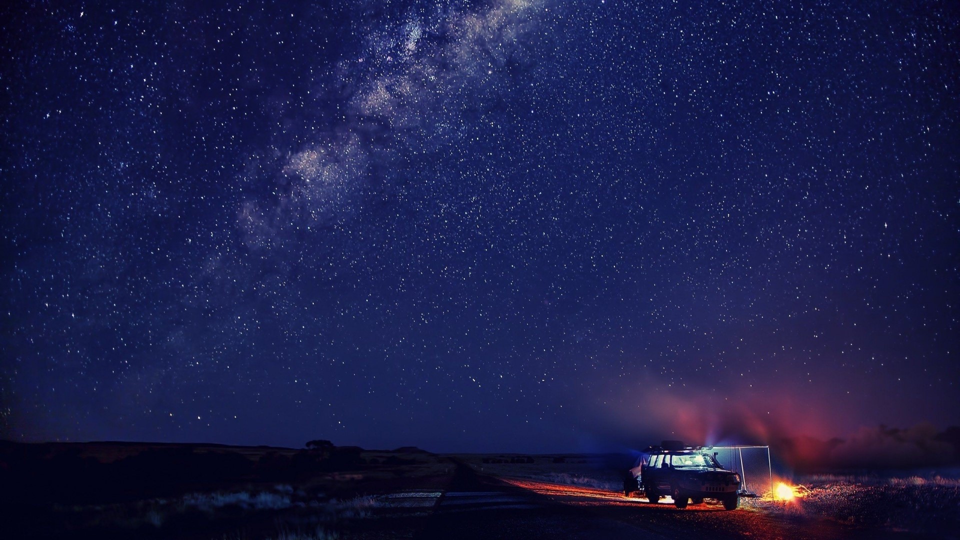 Car camping under the Milky Way HD Wallpaper