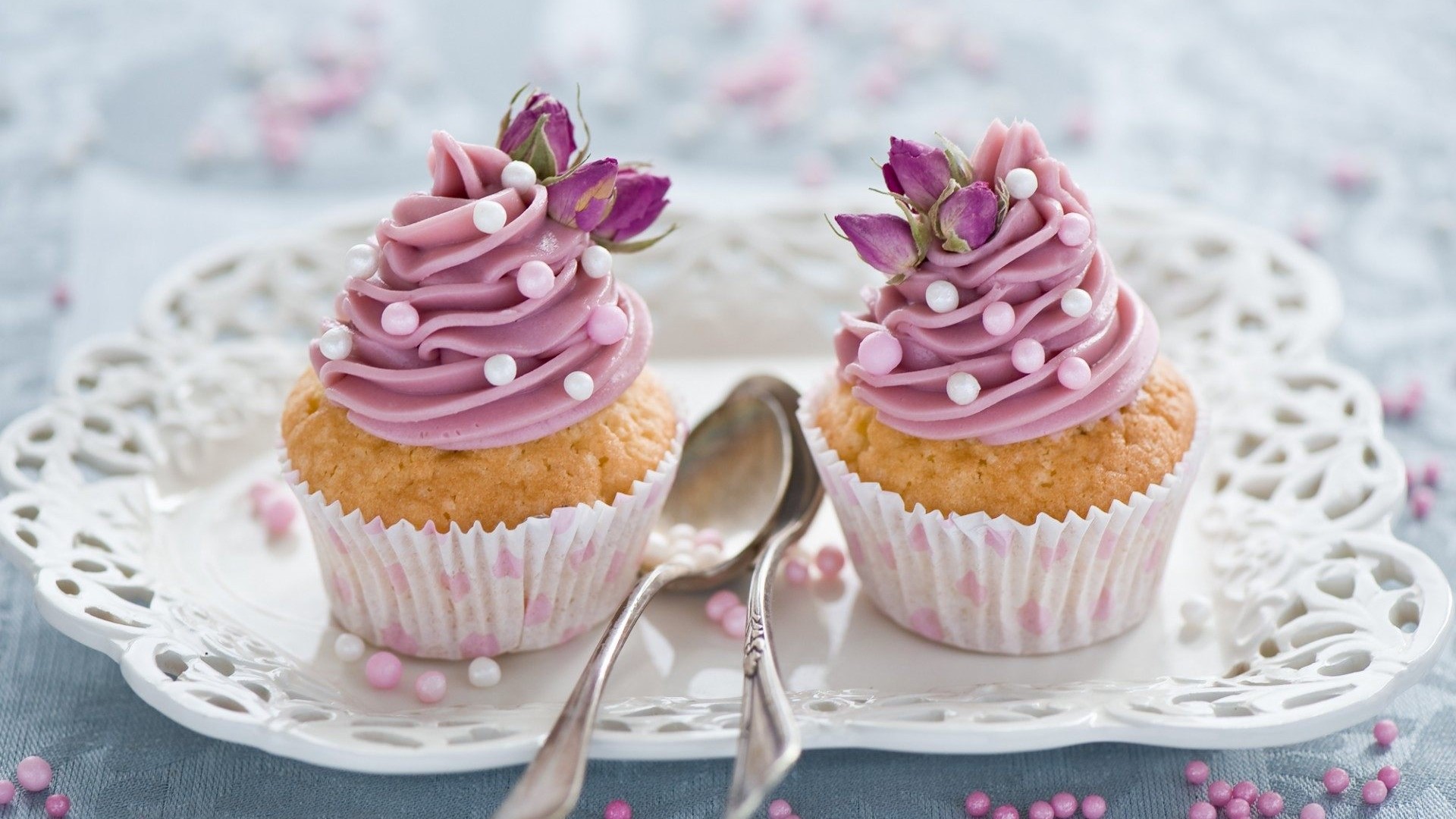 Two pink frosted cupcakes with roses and pearls HD Wallpaper