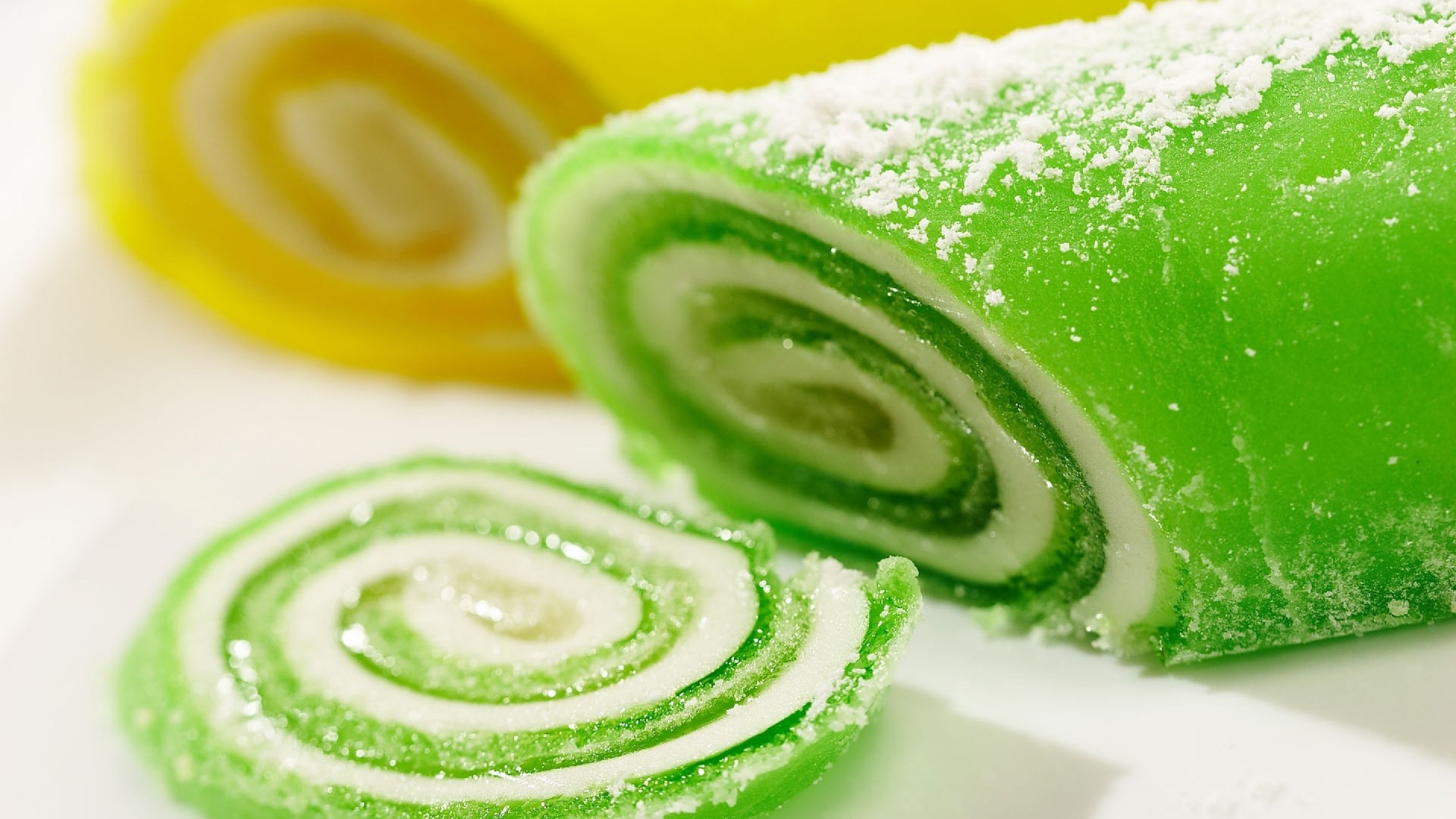 Green and yellow fruit jelly rolls HD Wallpaper