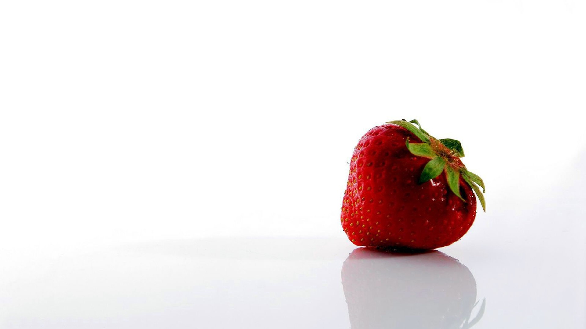 Strawberry on a white background HD Wallpaper