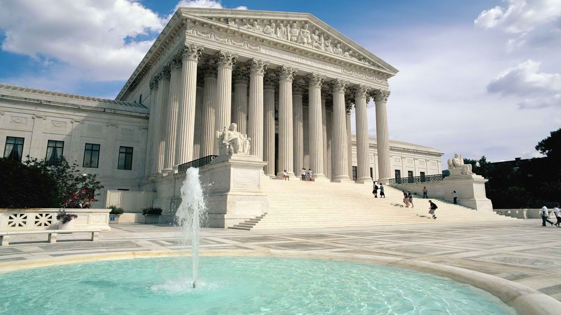 Supreme Court of the United States building with fountain HD Wallpaper