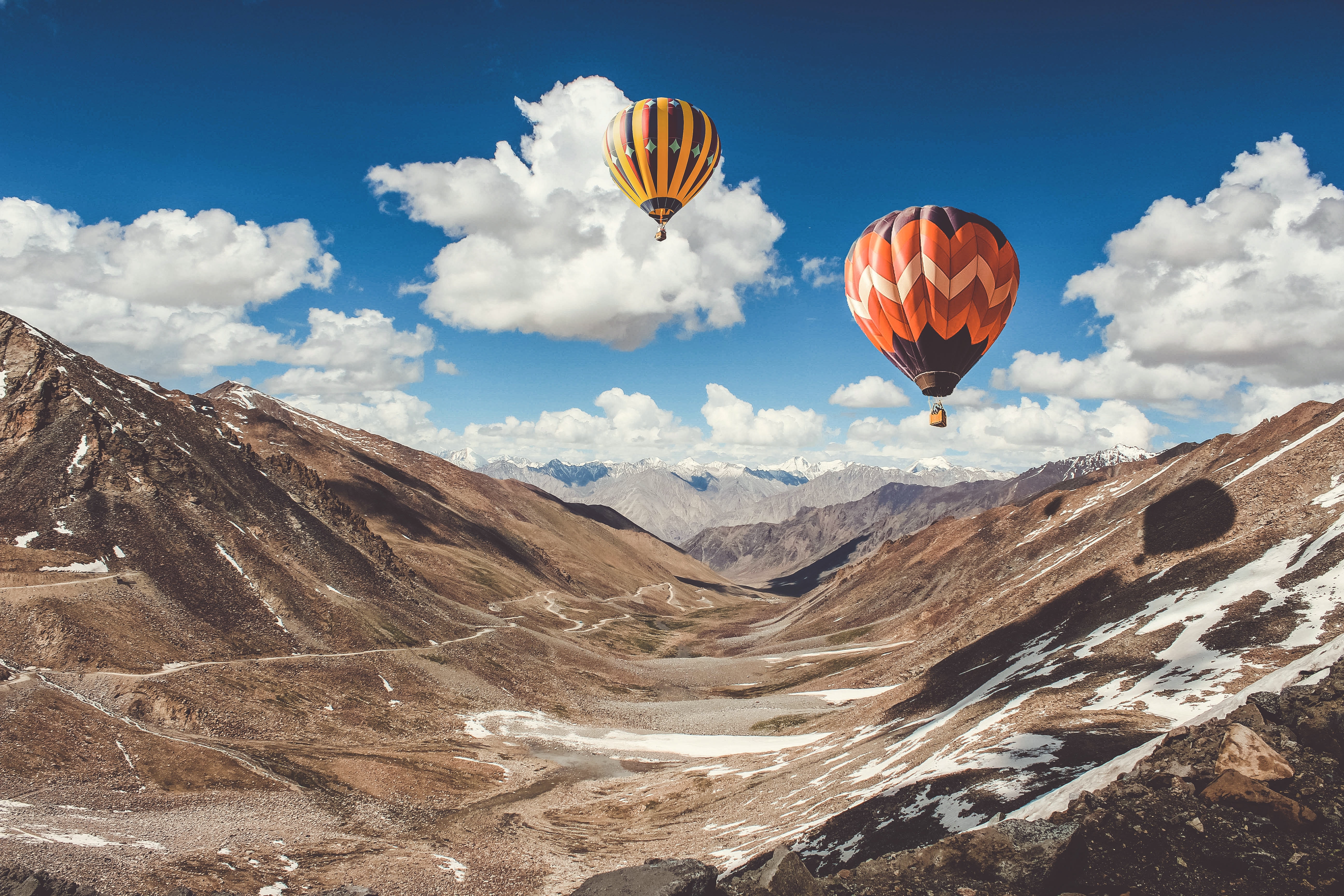 Hot air balloons over mountains in Leh, 4K HD Wallpaper