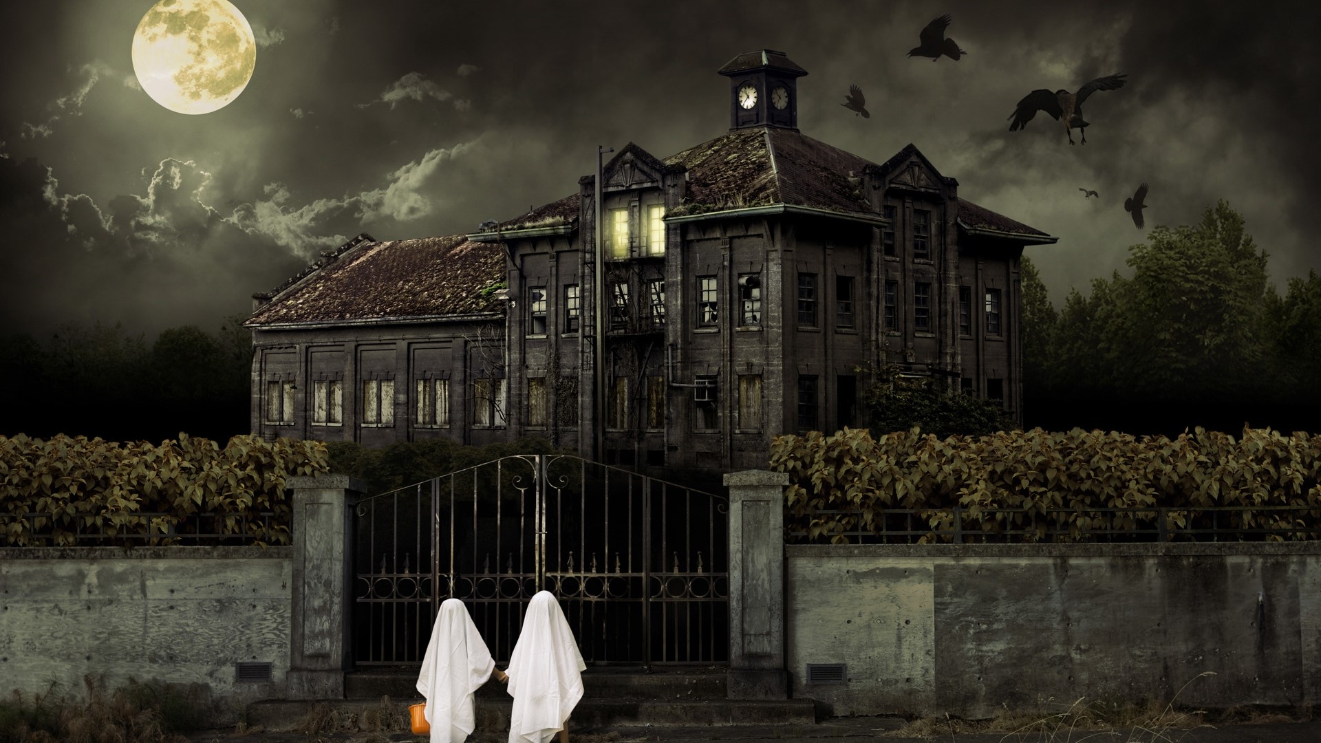 Scary haunted house on Halloween night HD Wallpaper