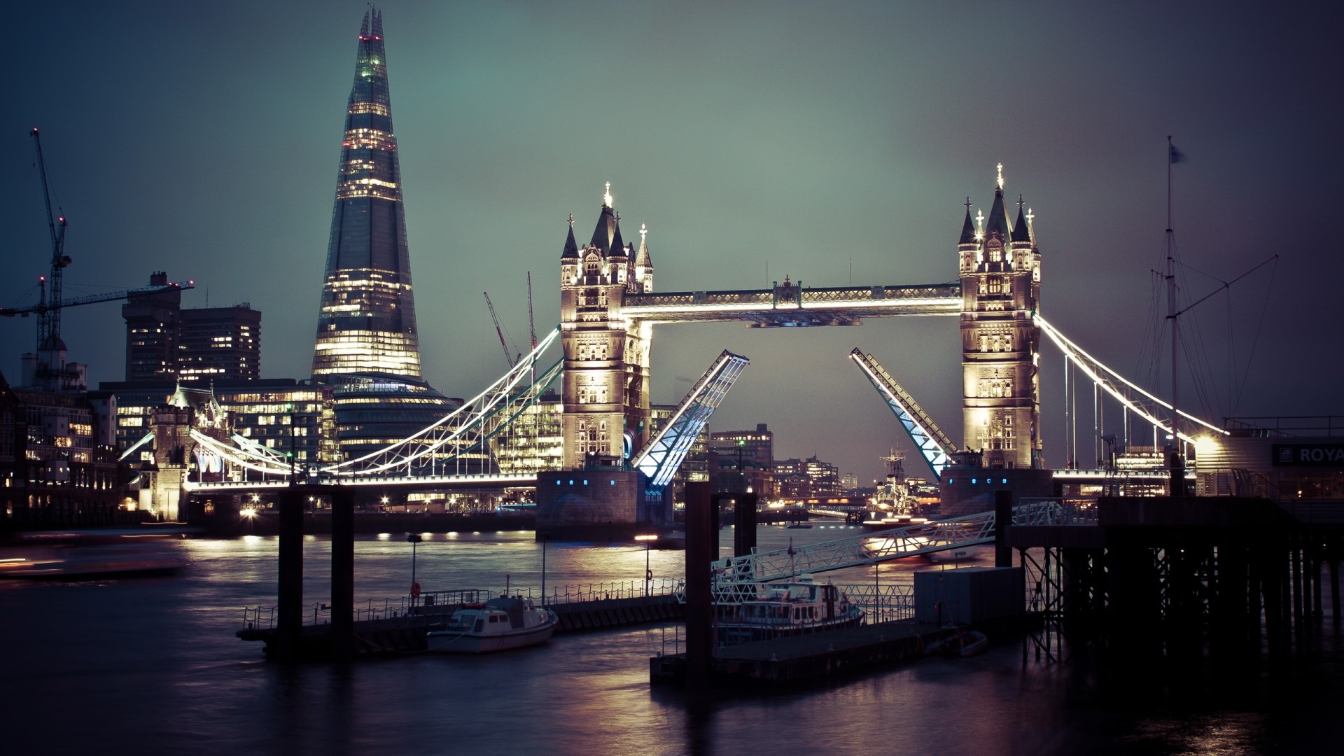 Tower Bridge of London at Night HD Wallpaper
