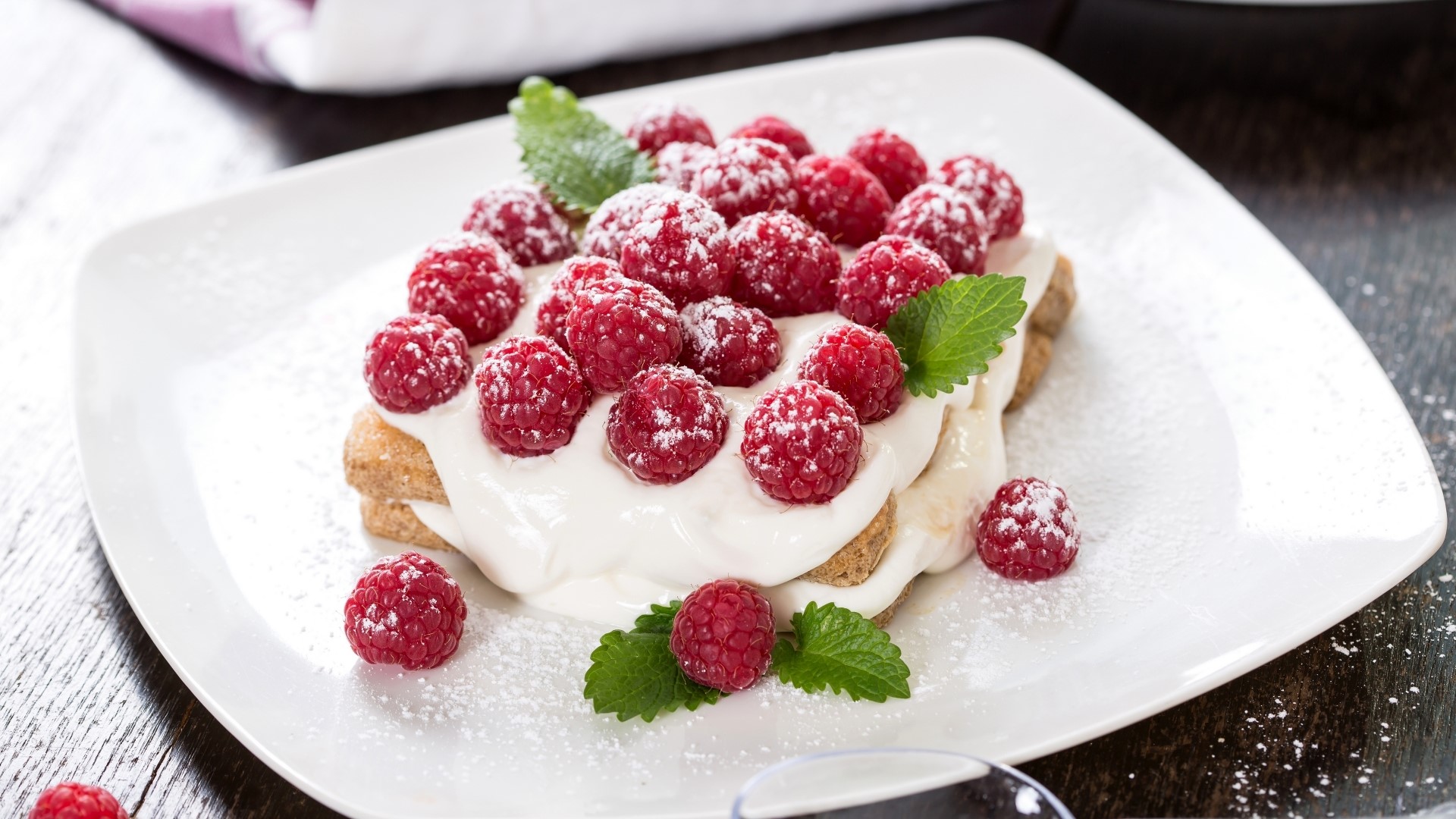 Raspberry Tiramisu Dessert HD Wallpaper