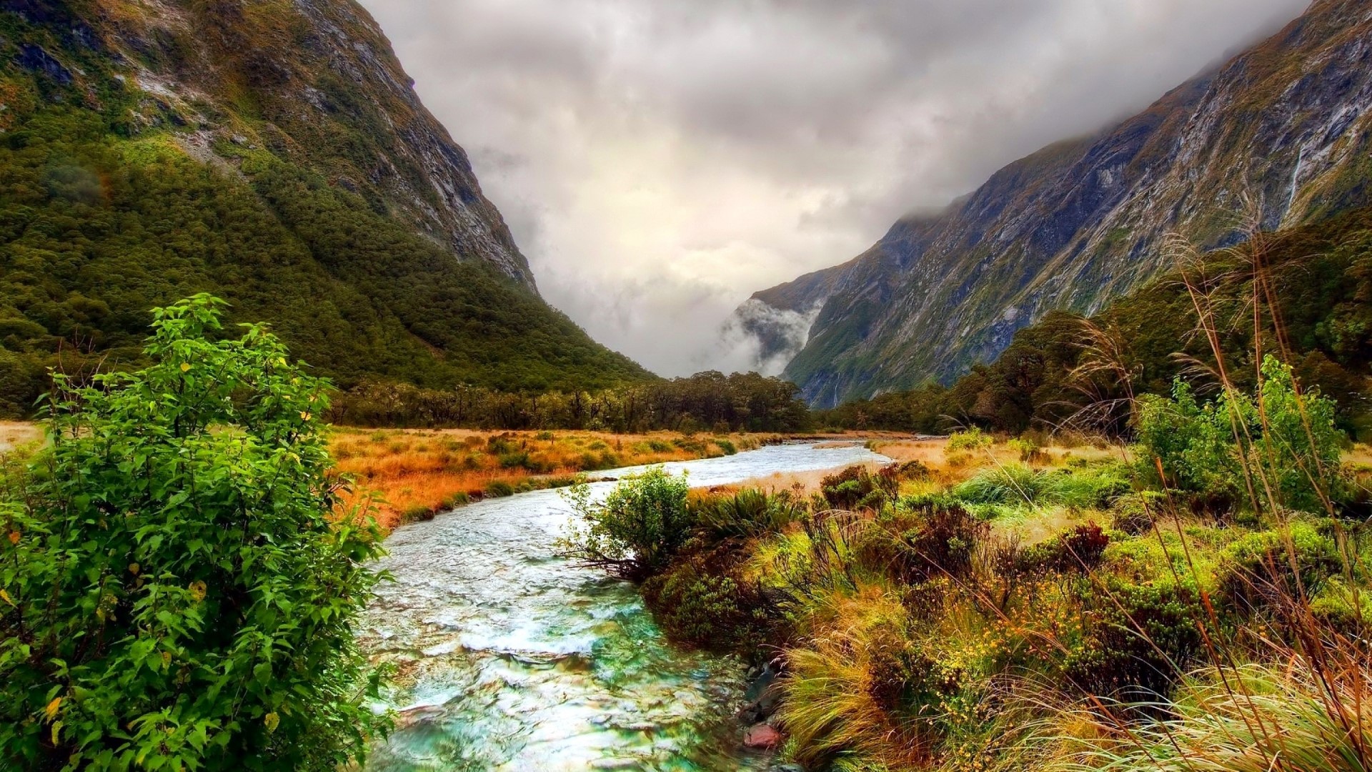 River flowing through a mountain valley HD Wallpaper