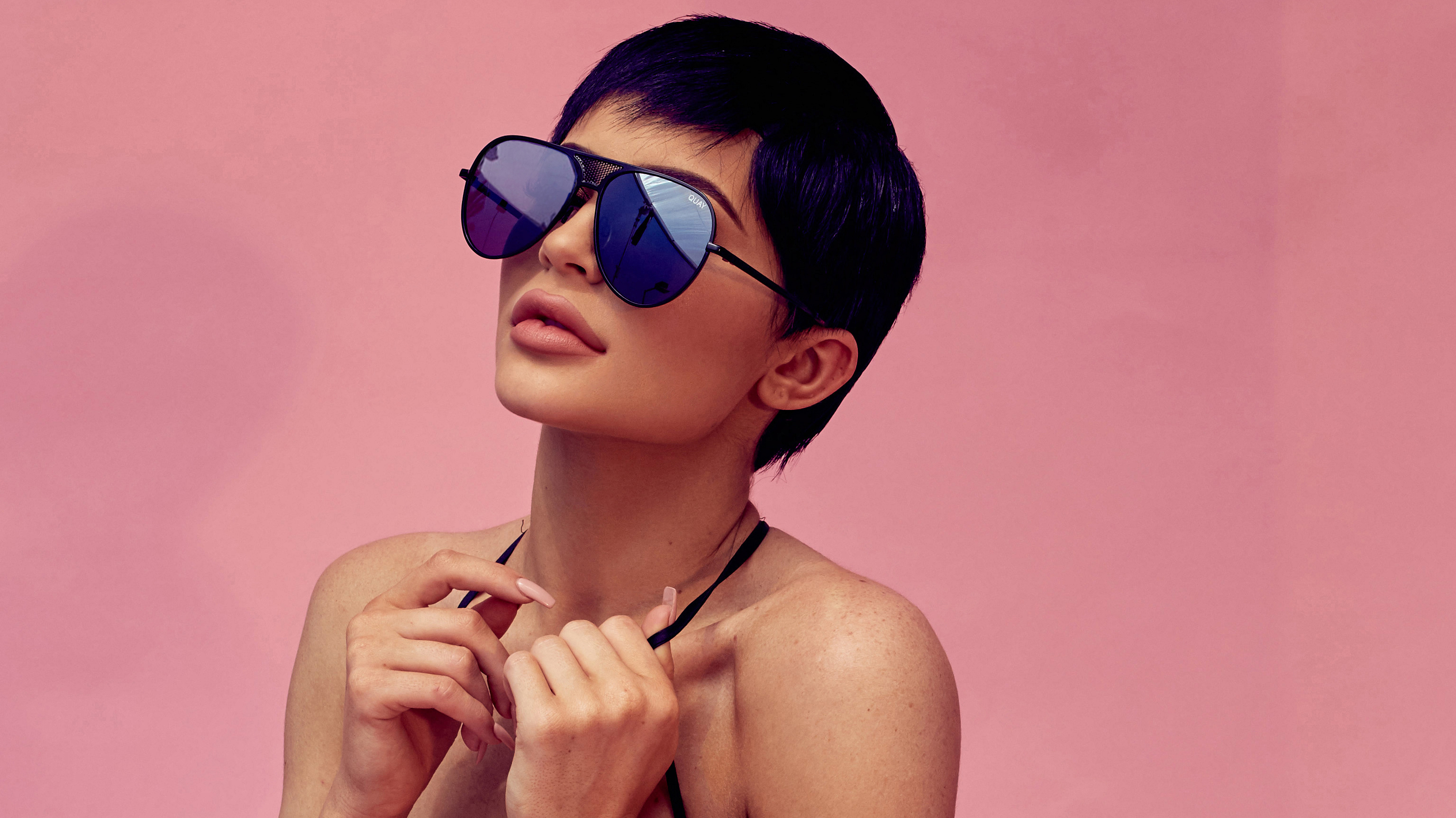Kylie Jenner wearing sunglasses HD Wallpaper