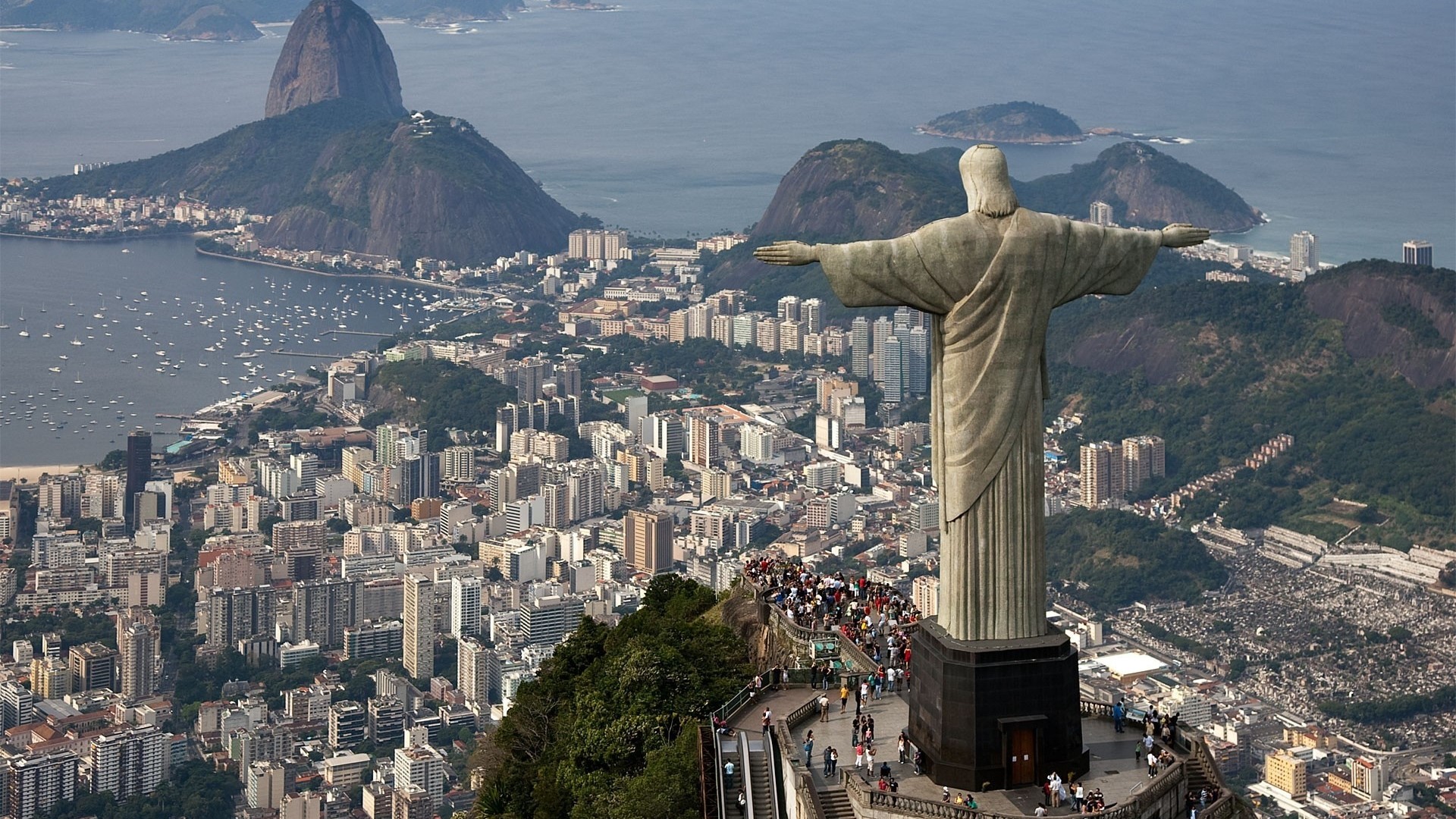 Christ the Redeemer statue overlooking Rio de Janeiro HD Wallpaper