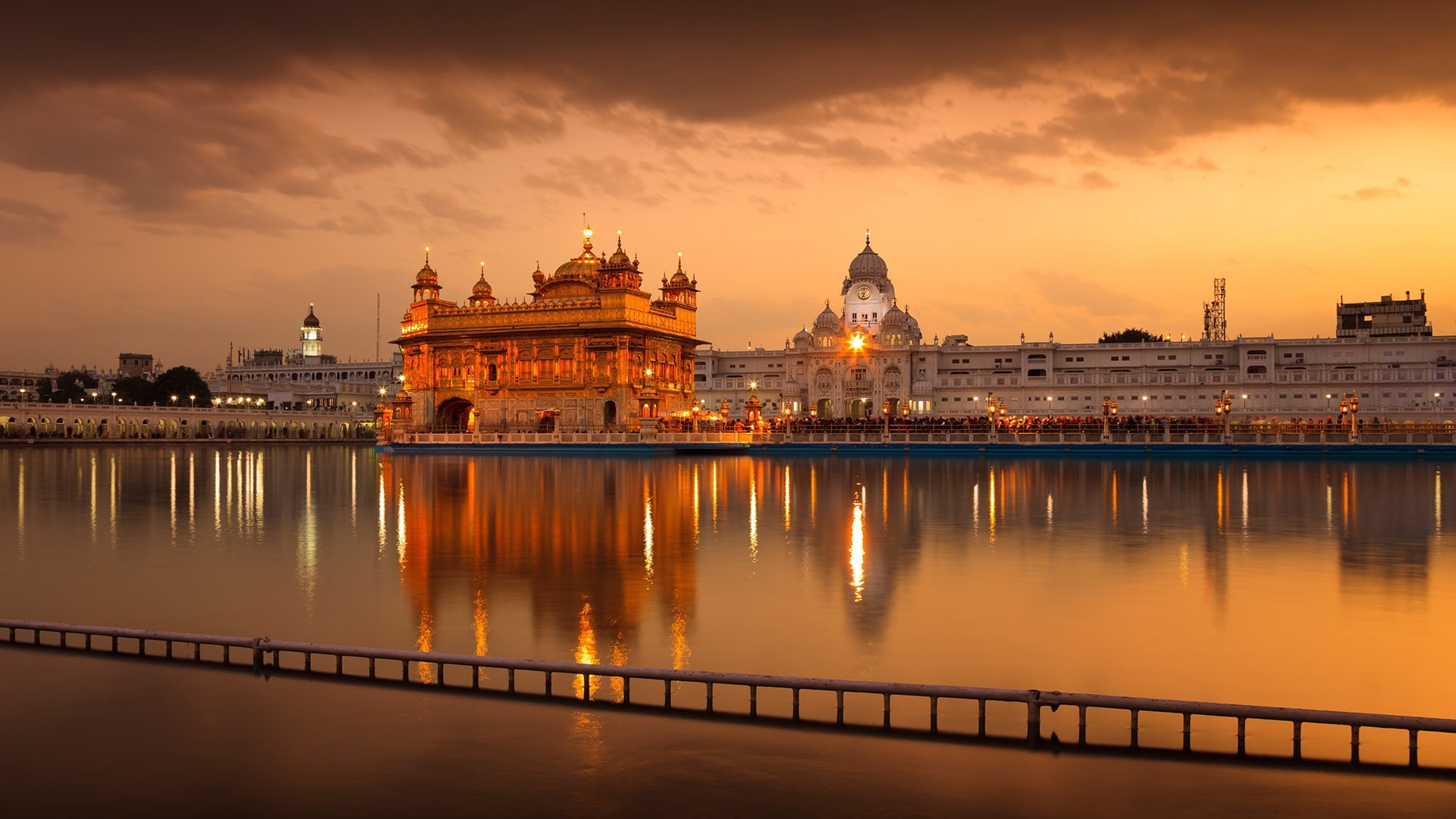 Golden Temple at sunset HD Wallpaper