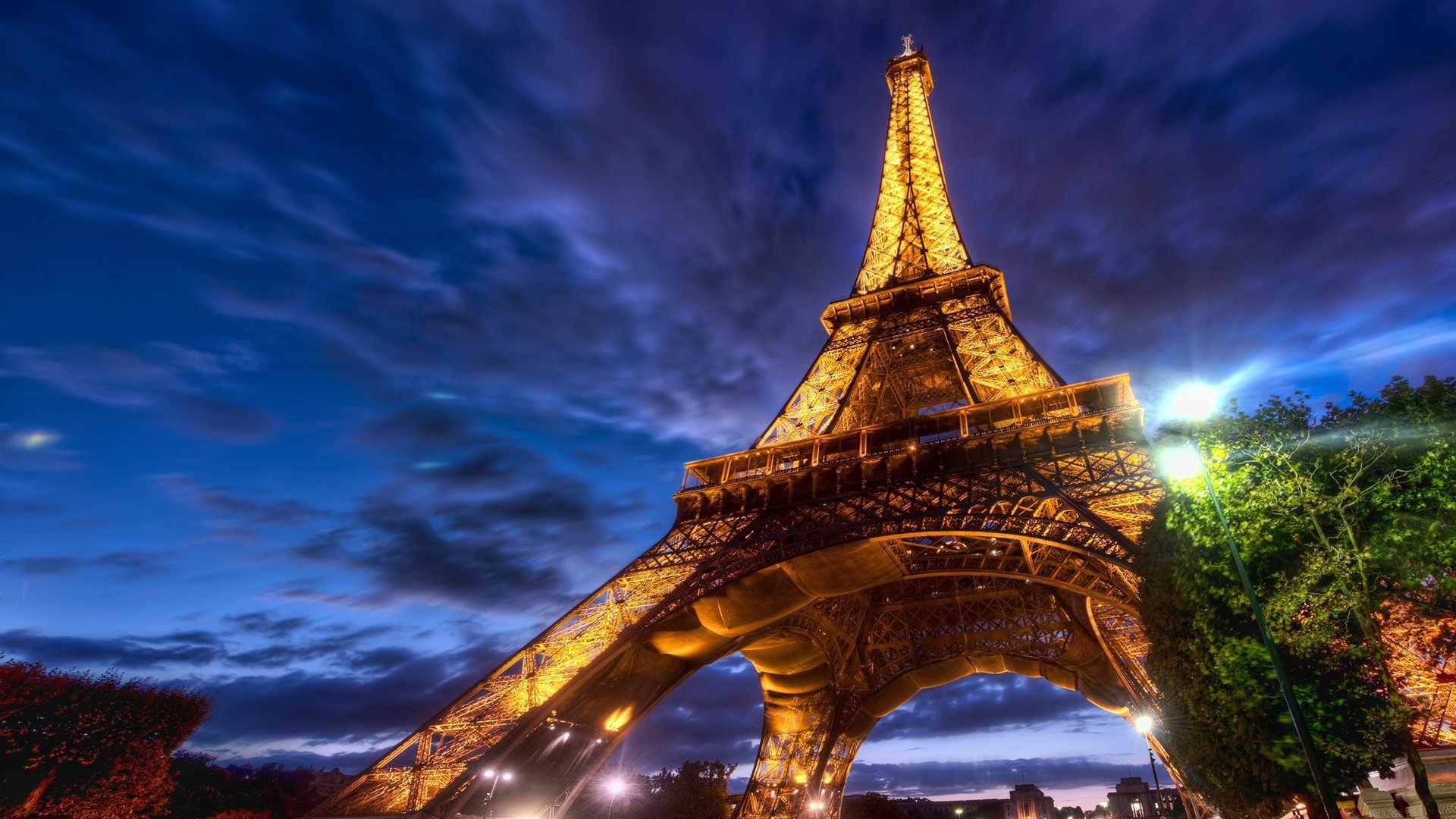 Eiffel Tower at Dusk HD Wallpaper