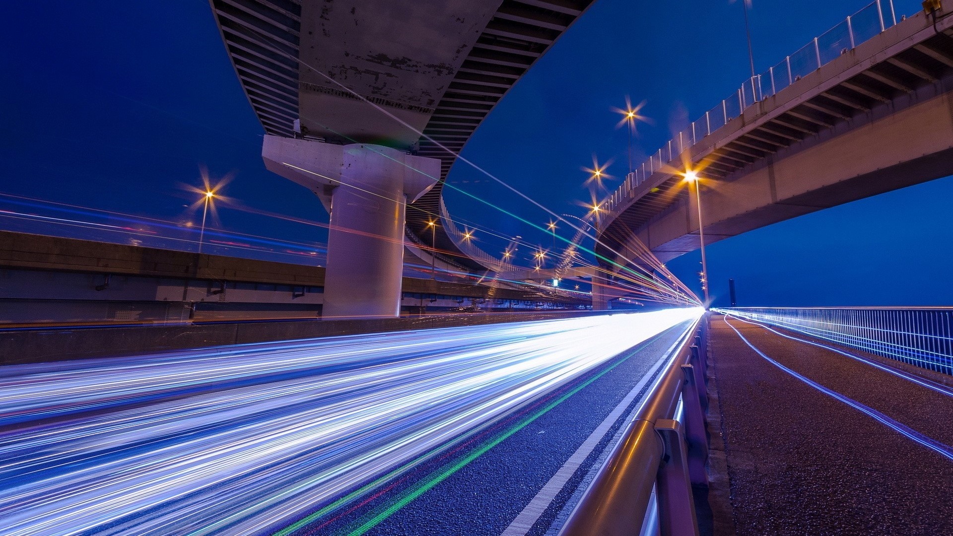 Long exposure light trails on a freeway at night HD Wallpaper