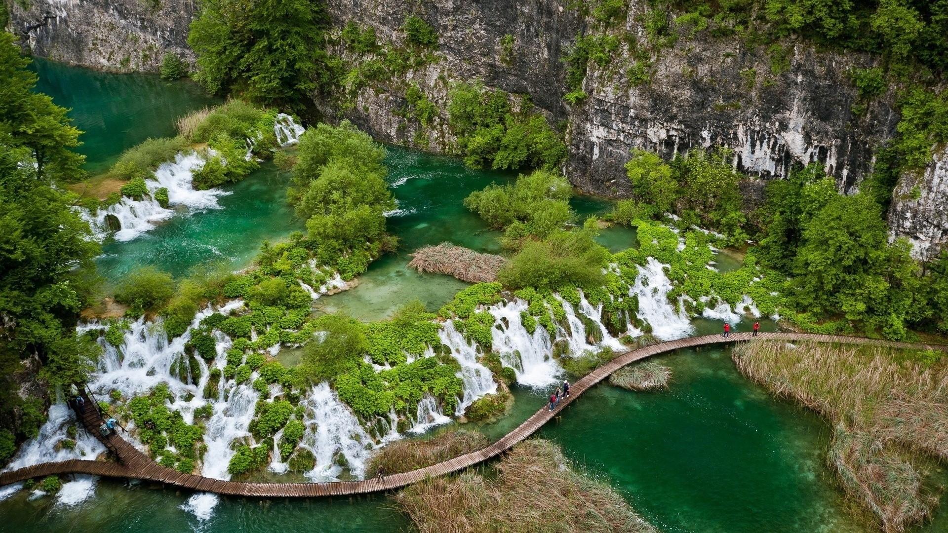 Plitvice Lakes National Park waterfalls and boardwalk HD Wallpaper