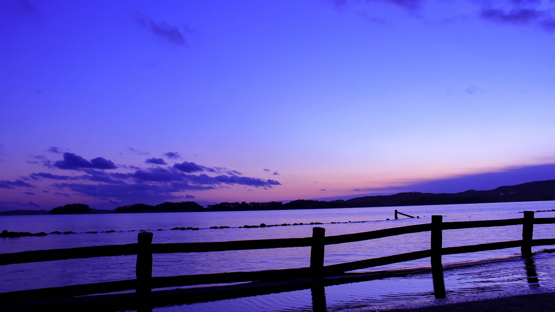 Sunset over the water with a wooden fence HD Wallpaper