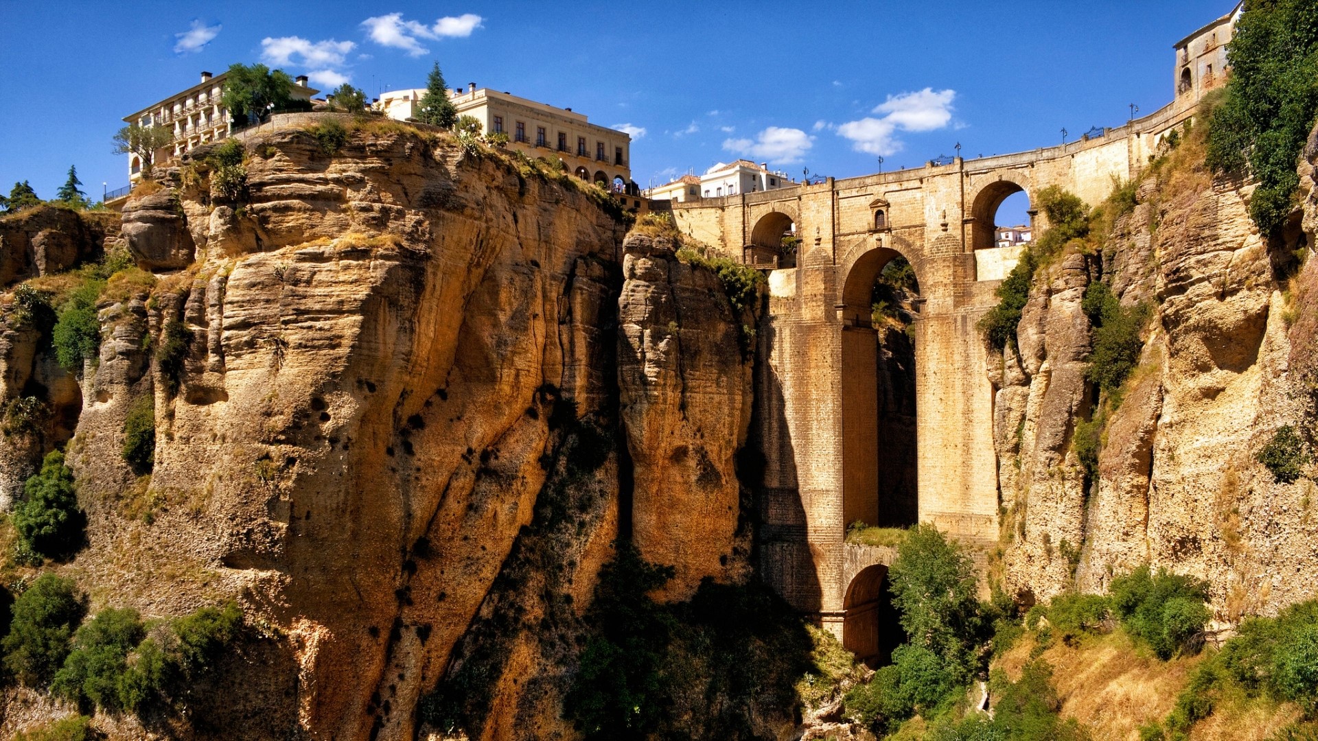 Puente Nuevo bridge over El Tajo gorge in Ronda, Spain HD Wallpaper