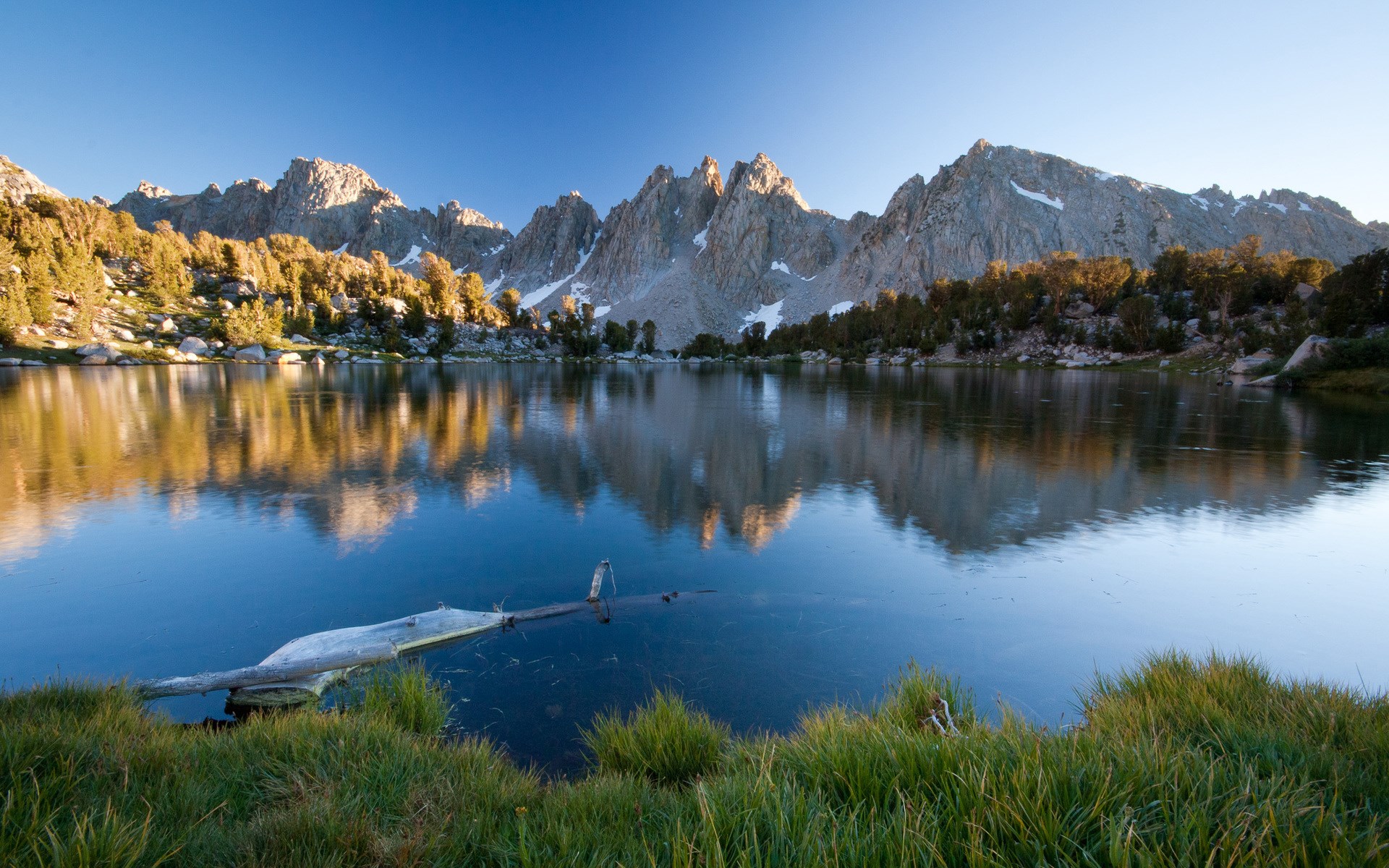 Mountain lake with reflections and trees HD Wallpaper