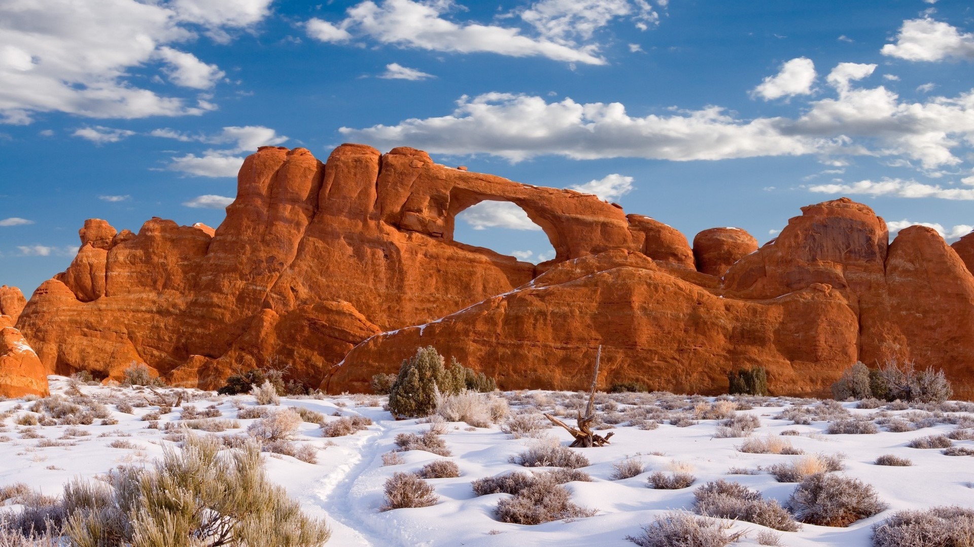 Arch Rock in Arches National Park with Snow HD Wallpaper