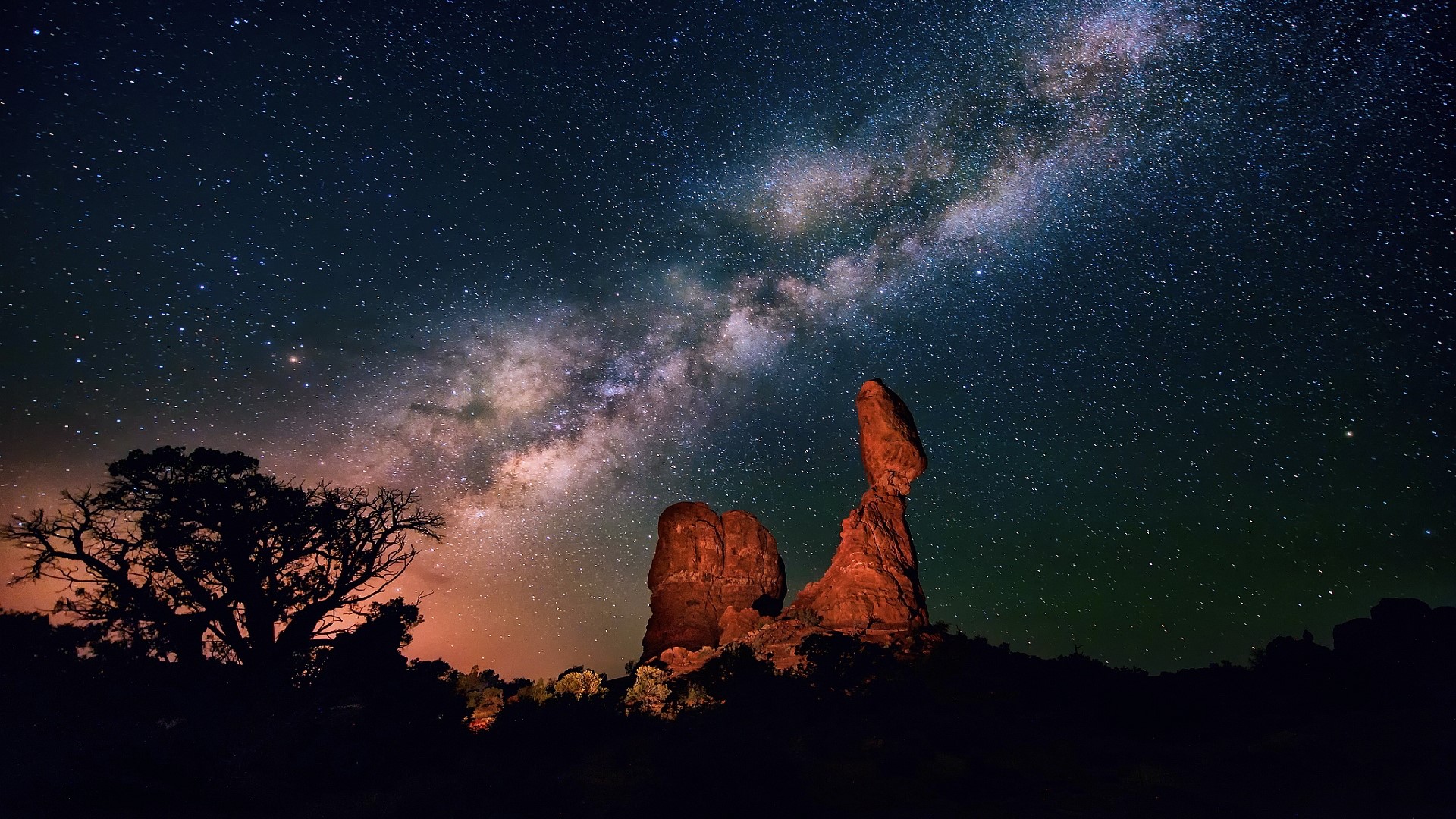 Milky Way Galaxy over Balanced Rock HD Wallpaper