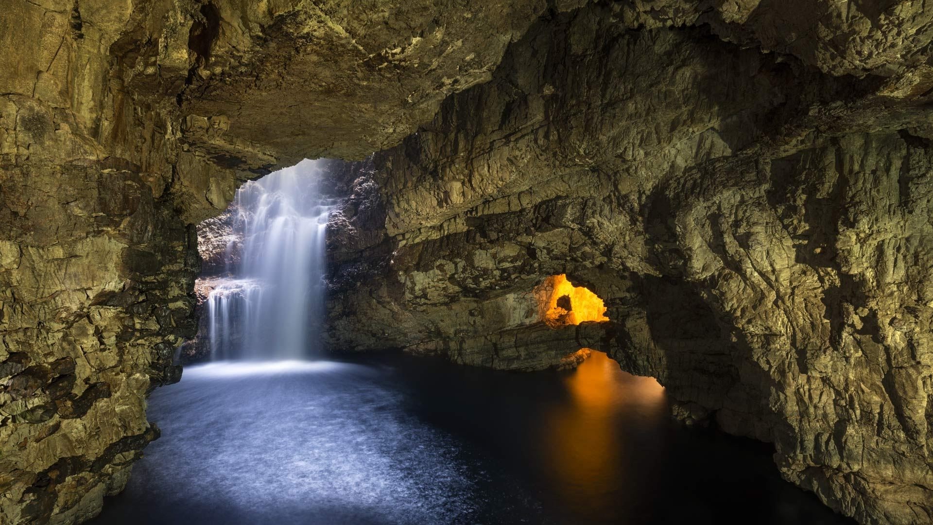 Smoo Cave waterfall and pool HD Wallpaper