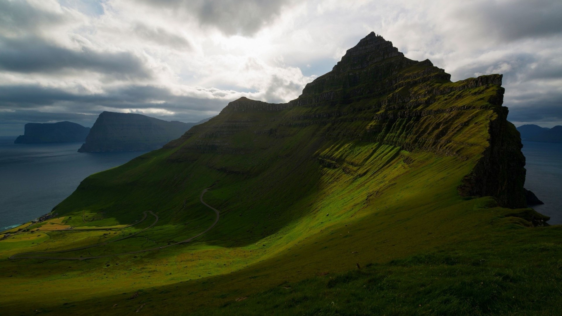 Green mountain ridge overlooking the sea HD Wallpaper