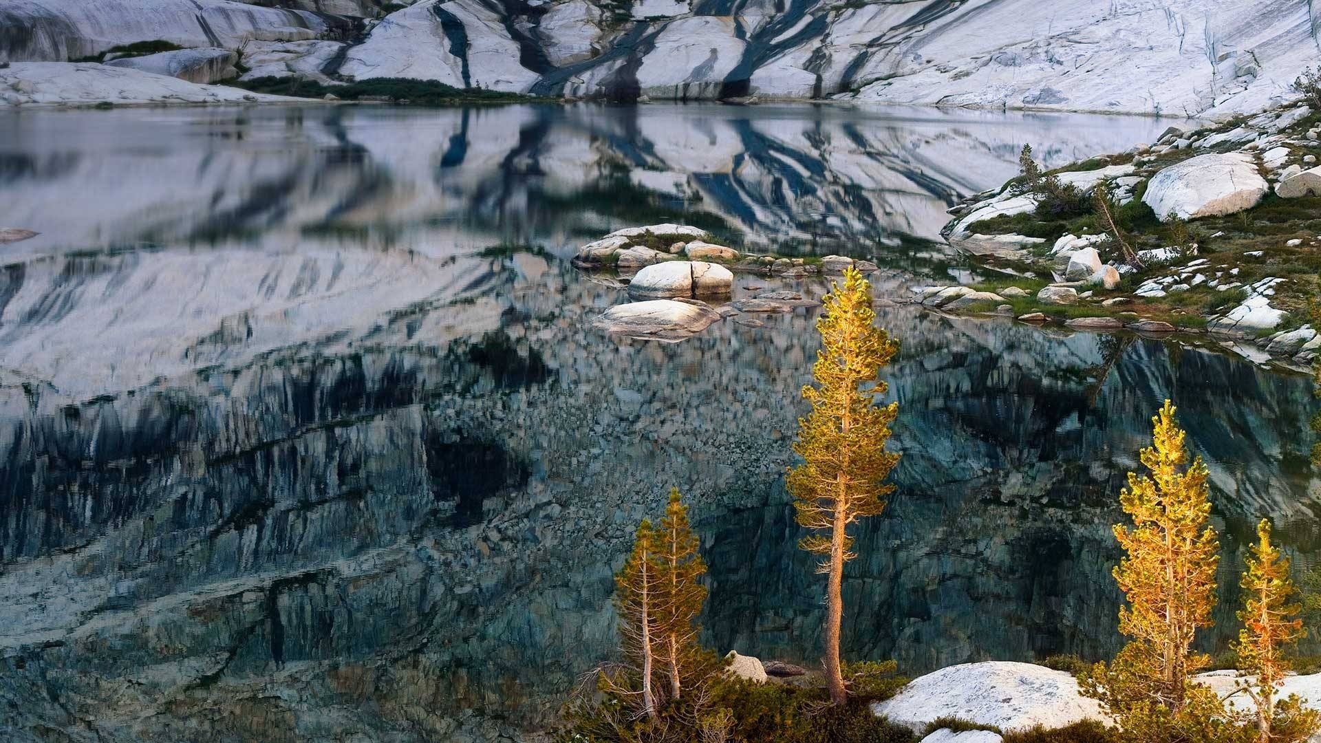 Pear Lake with reflection of granite mountains and pine trees HD Wallpaper