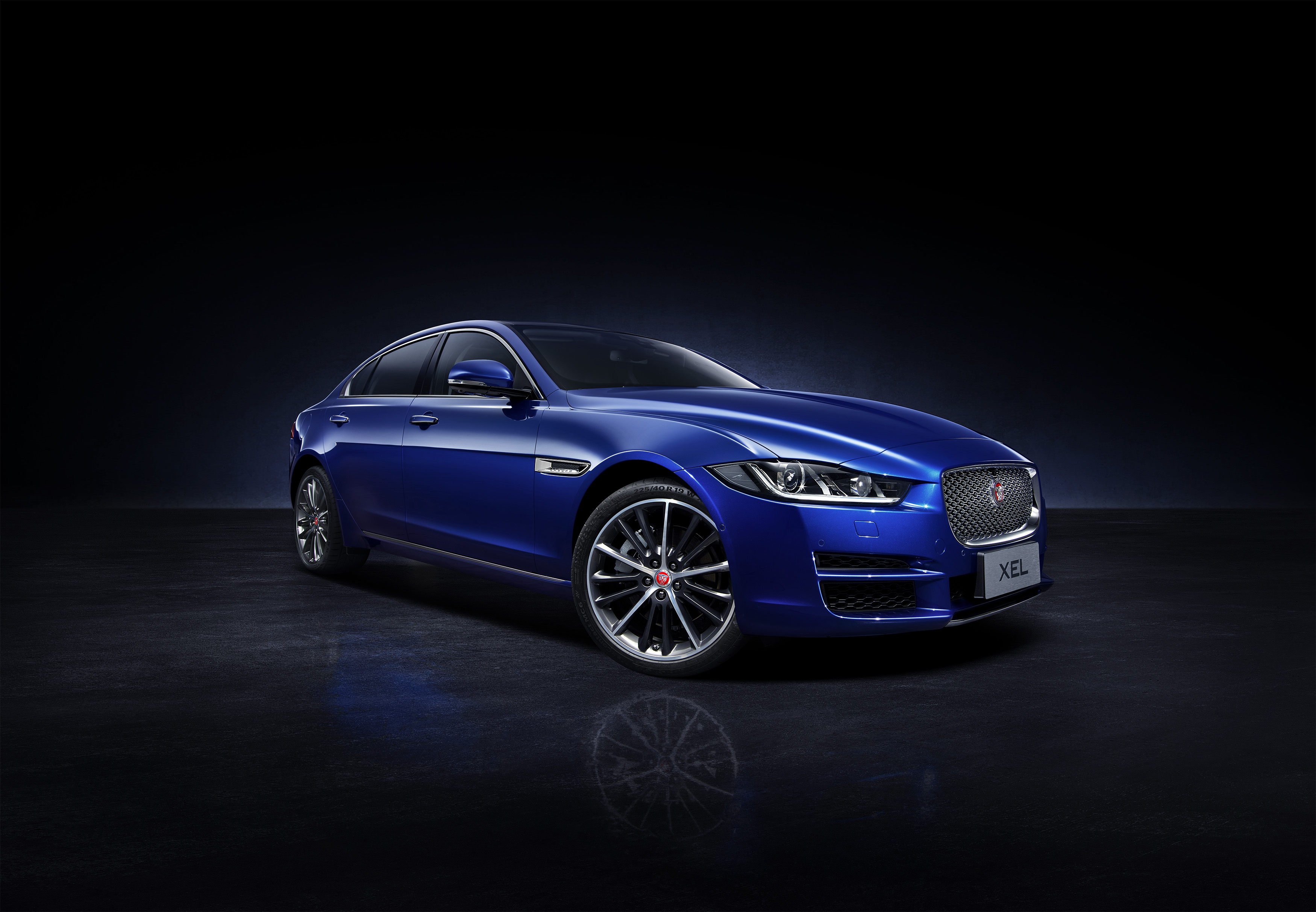 Blue 2018 Jaguar XEL Sedan HD Wallpaper