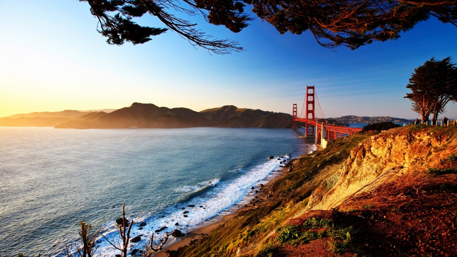 Golden Gate Bridge over the ocean at sunset HD Wallpaper