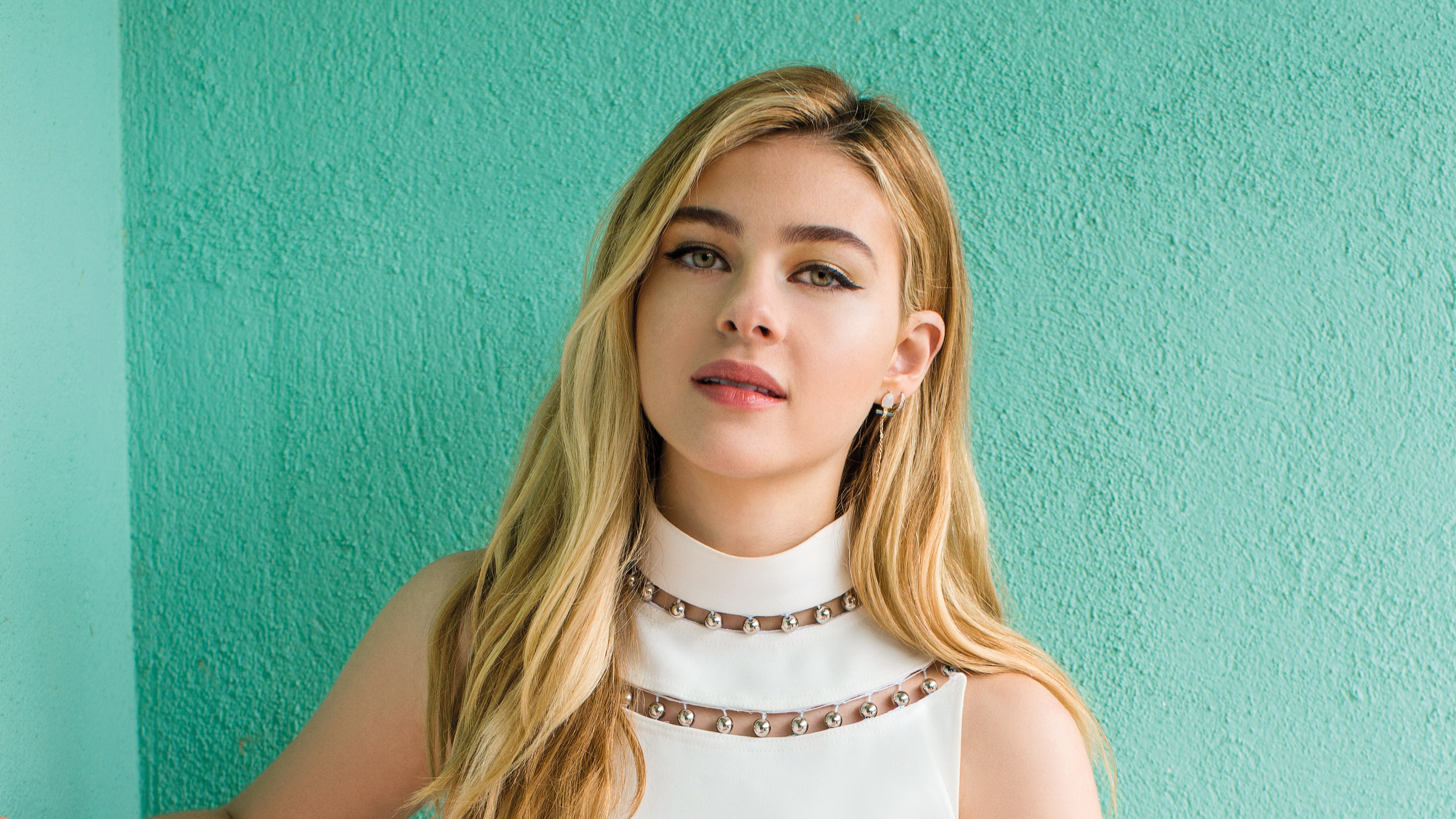 Nicola Peltz 4K HD Wallpaper