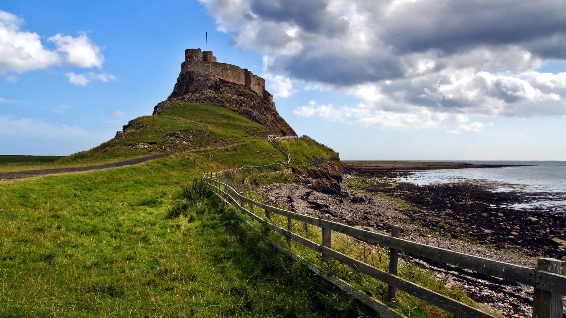 Lindisfarne Castle on Holy Island HD Wallpaper