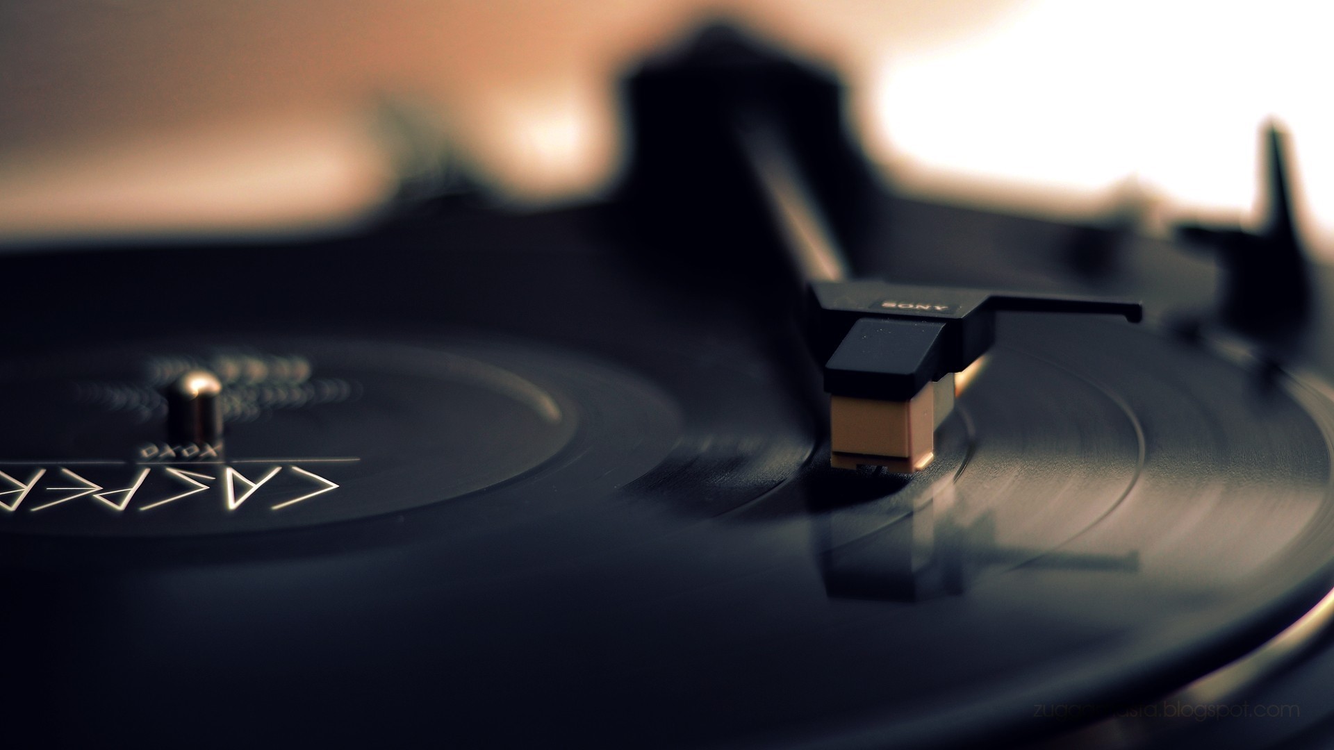 Close-up of a record player needle on a vinyl record HD Wallpaper