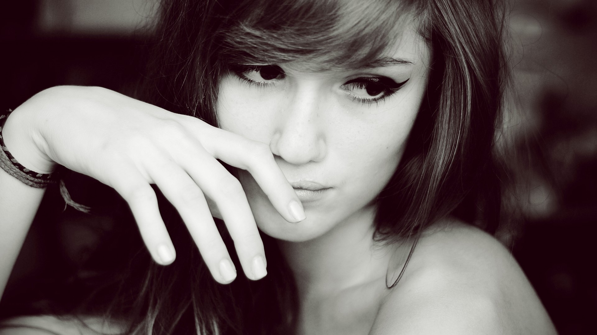 Black and White Portrait of Ruxandra HD Wallpaper