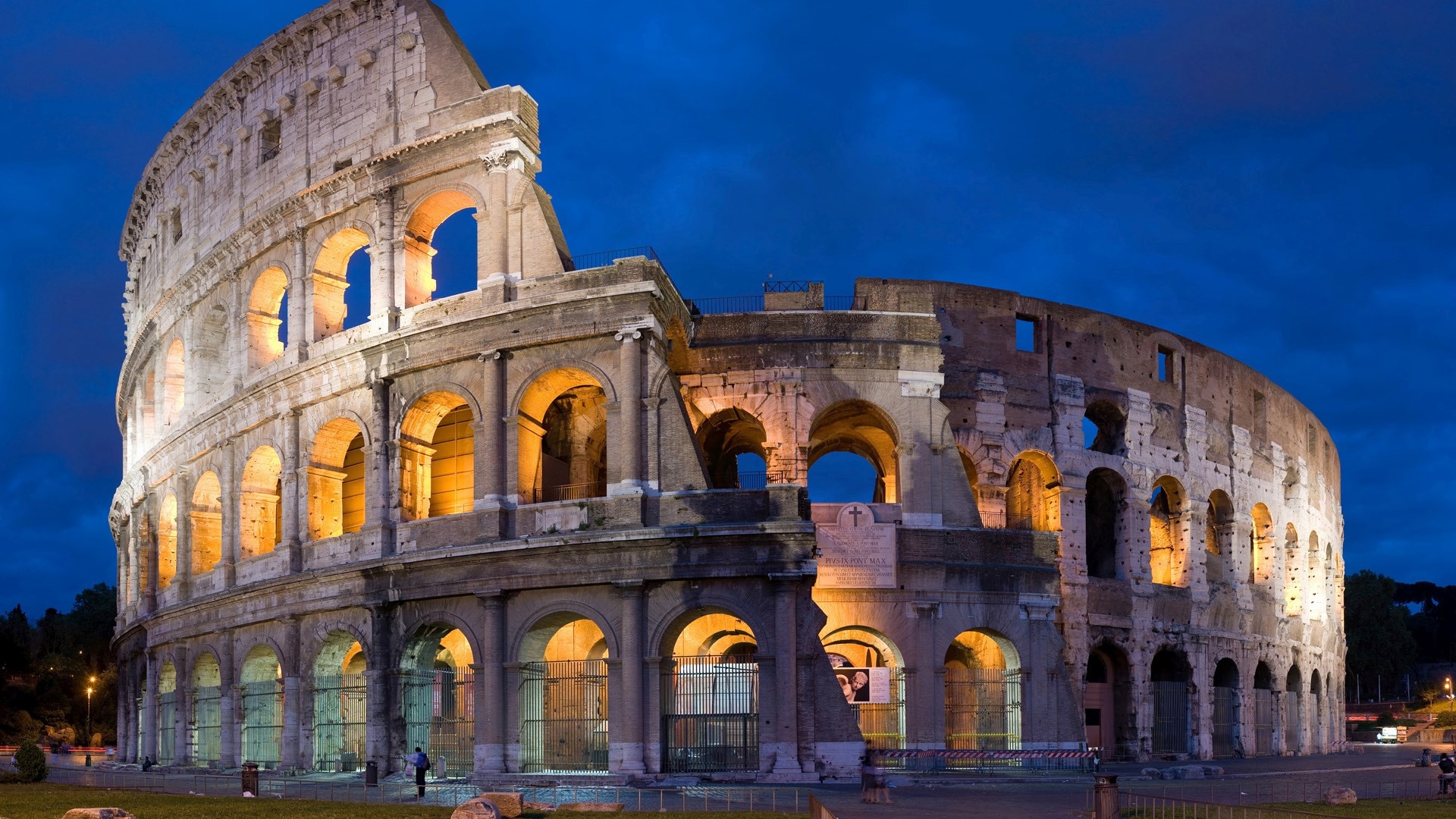 Colosseum in Rome at Dusk HD Wallpaper