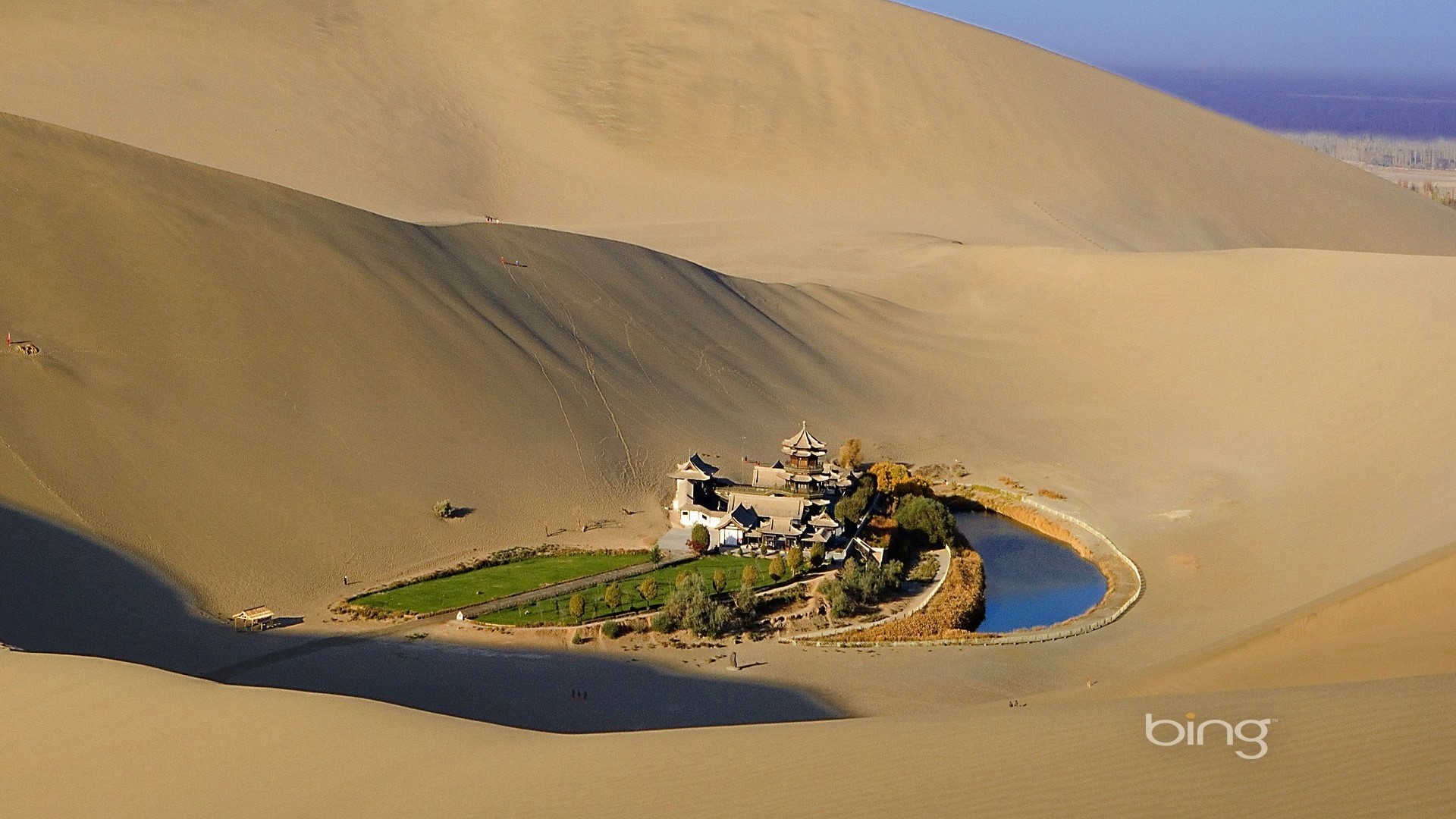 Crescent Lake oasis in the Gobi Desert HD Wallpaper