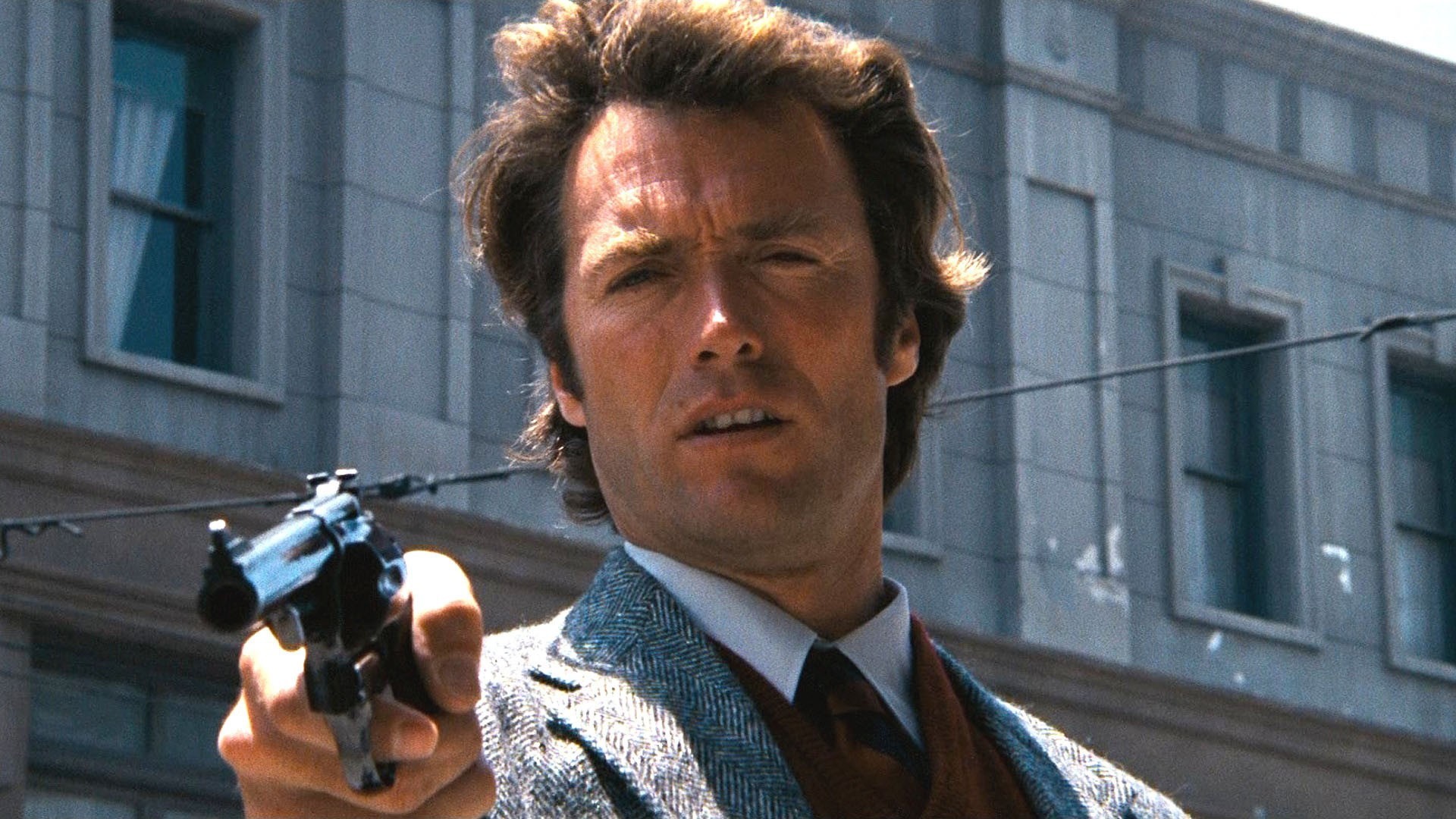 Dirty Harry pointing a revolver HD Wallpaper