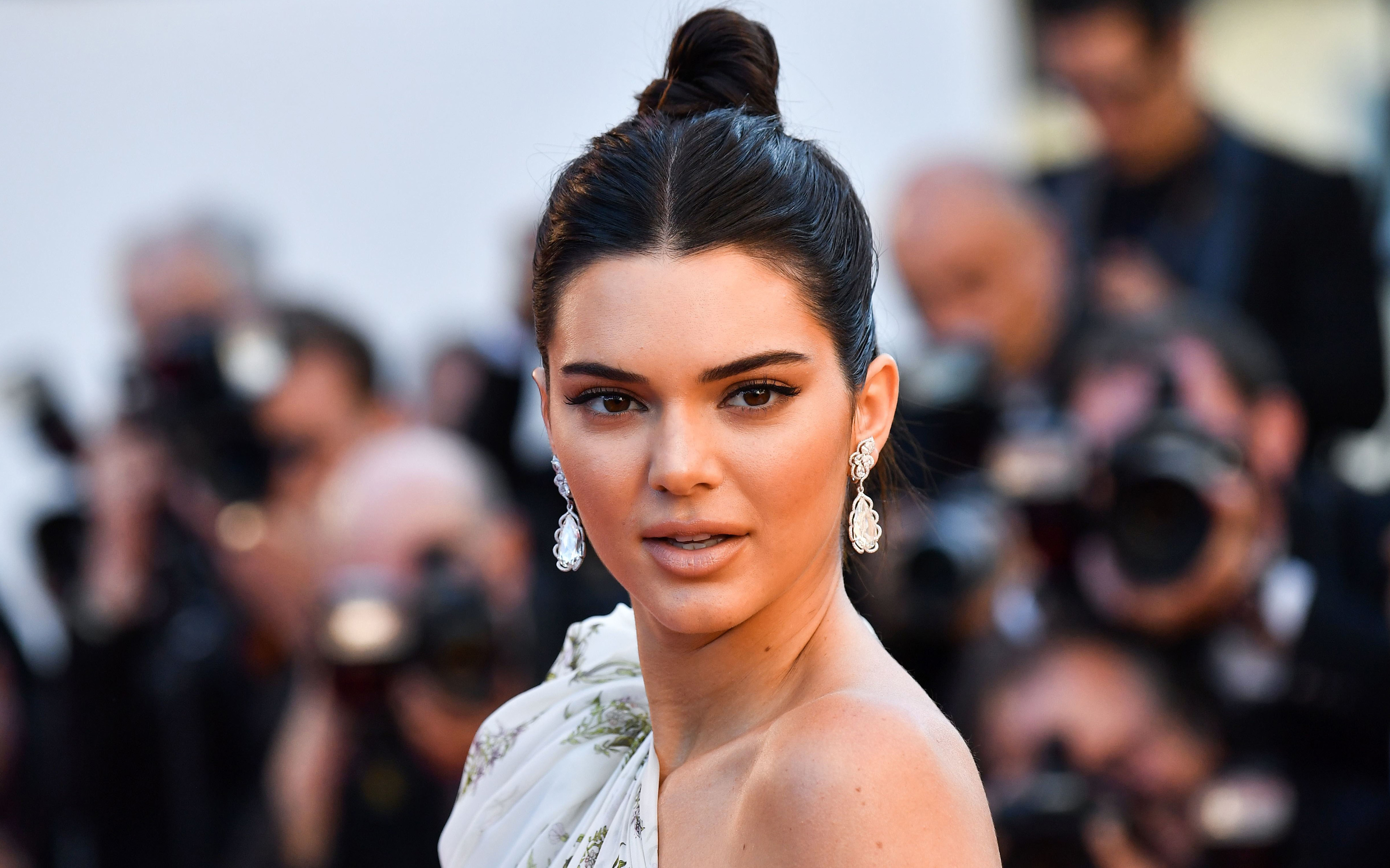 Kendall Jenner on Red Carpet HD Wallpaper