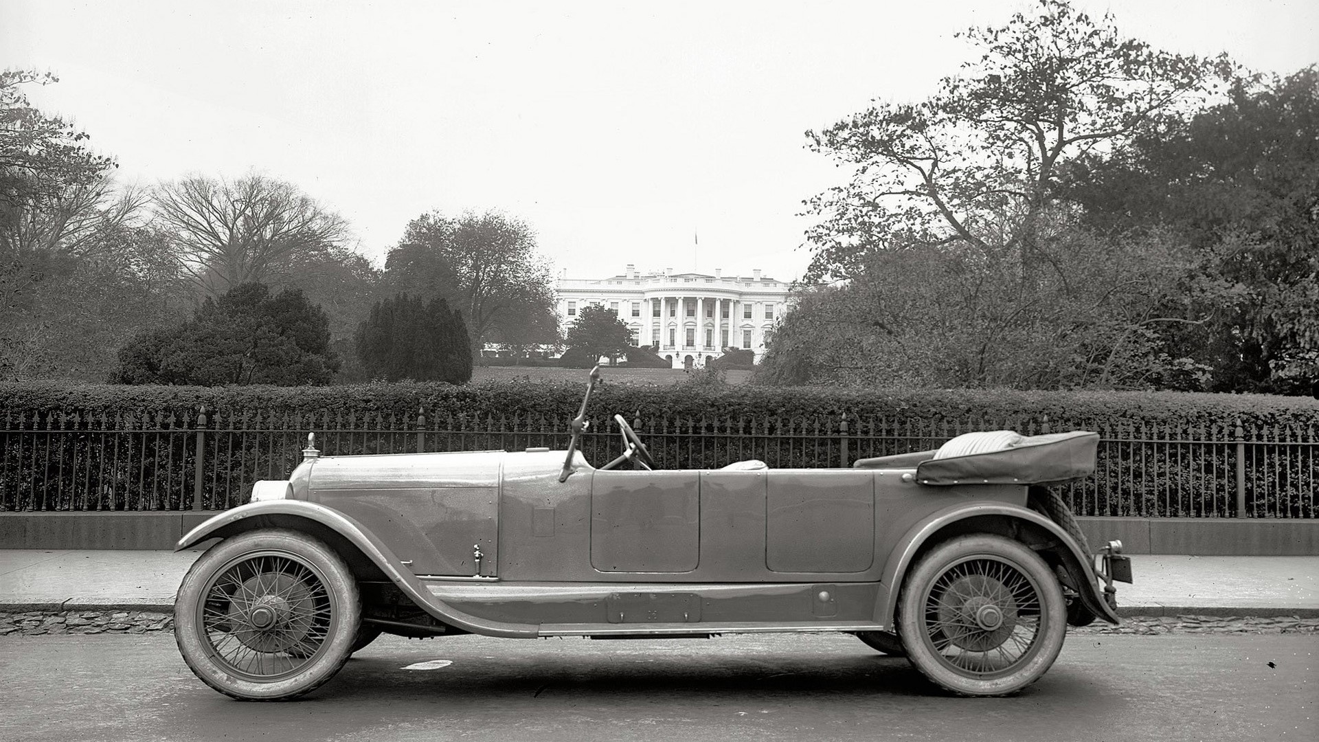 President's car in front of the White House HD Wallpaper