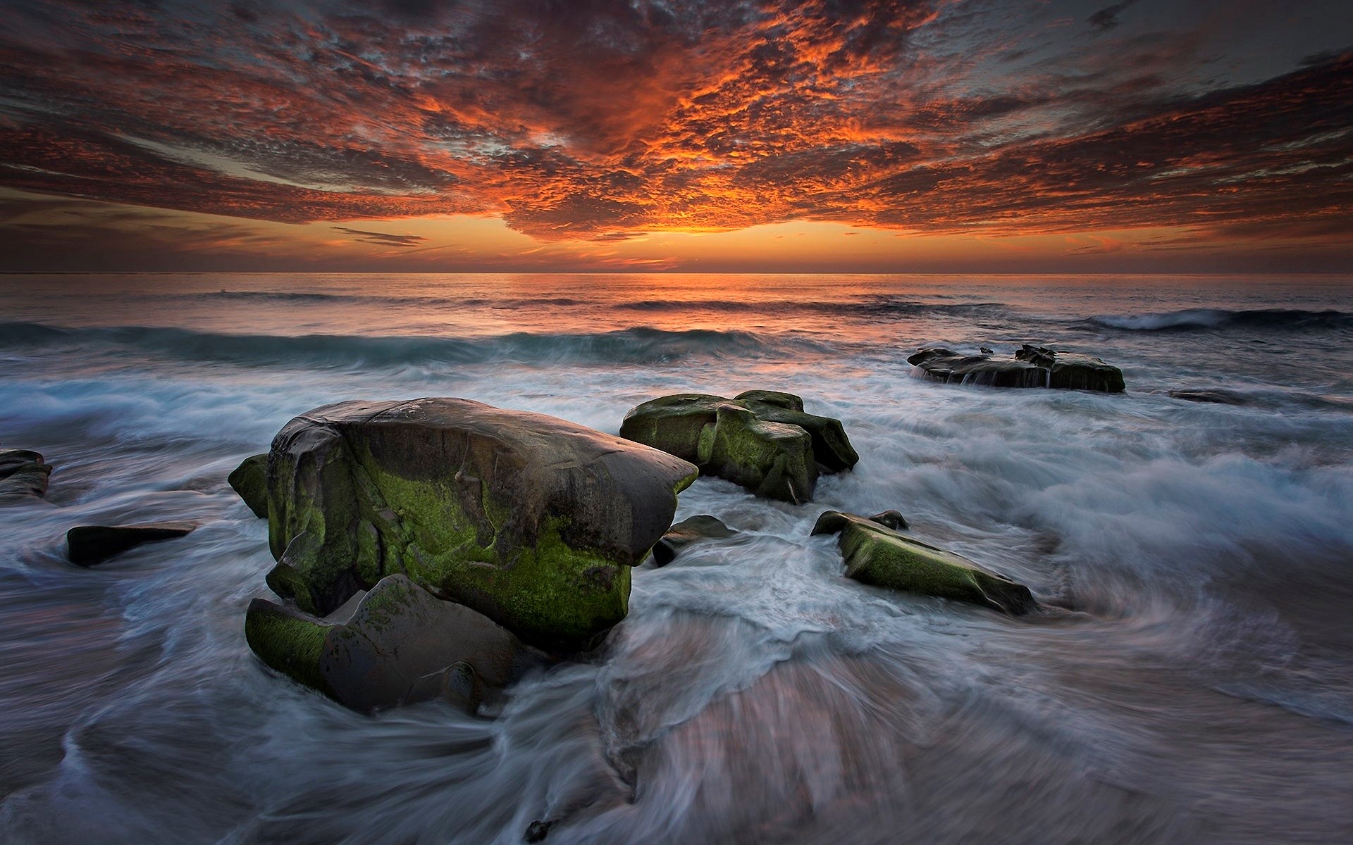 Ocean waves crashing on rocks at sunset HD Wallpaper