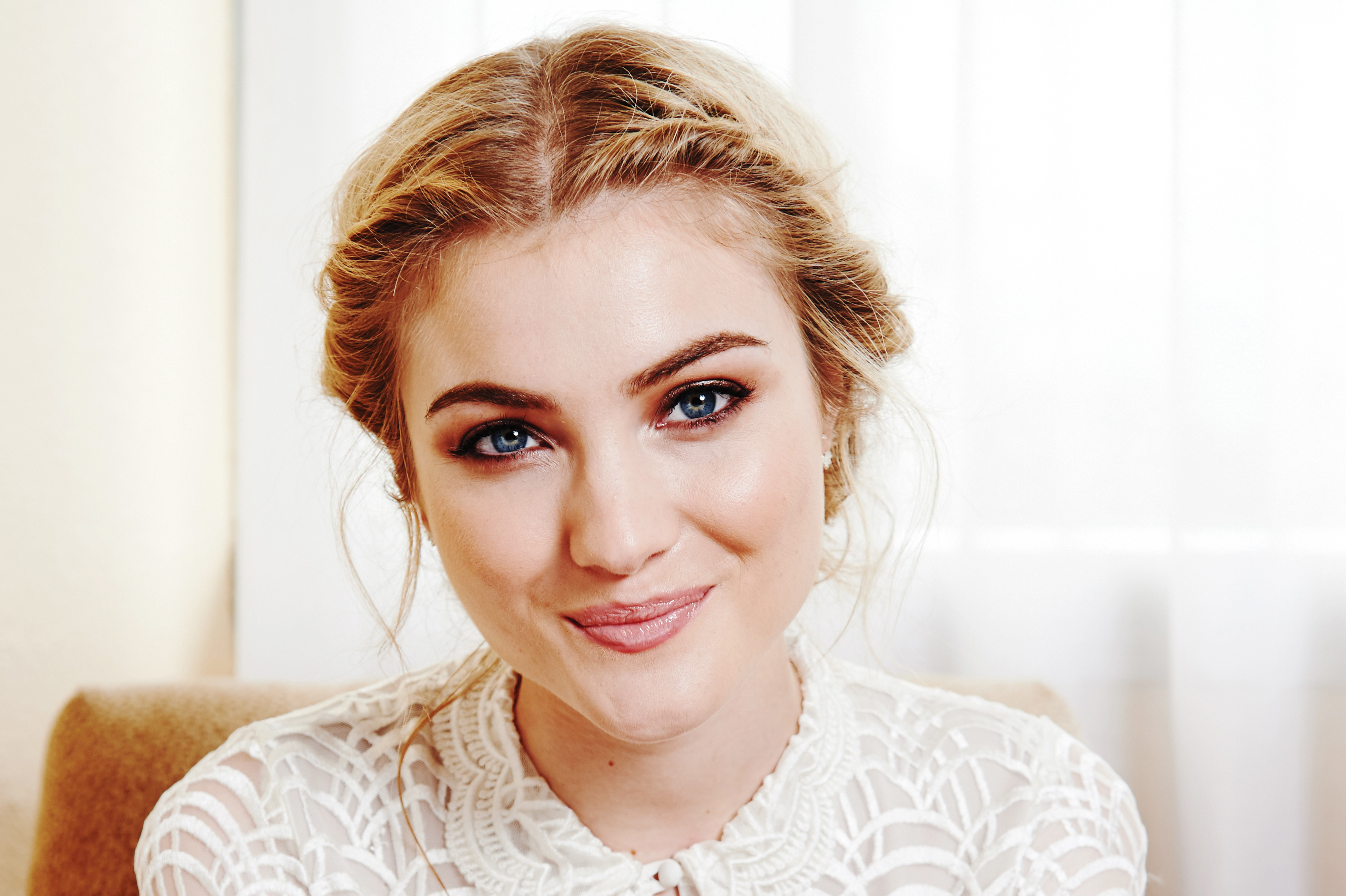Skyler Samuels HD Wallpaper