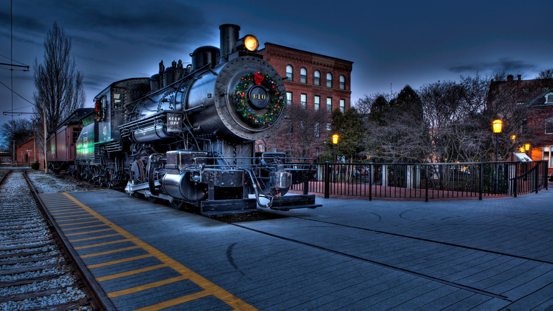 Steam Locomotive 410 Decorated for Christmas HD Wallpaper