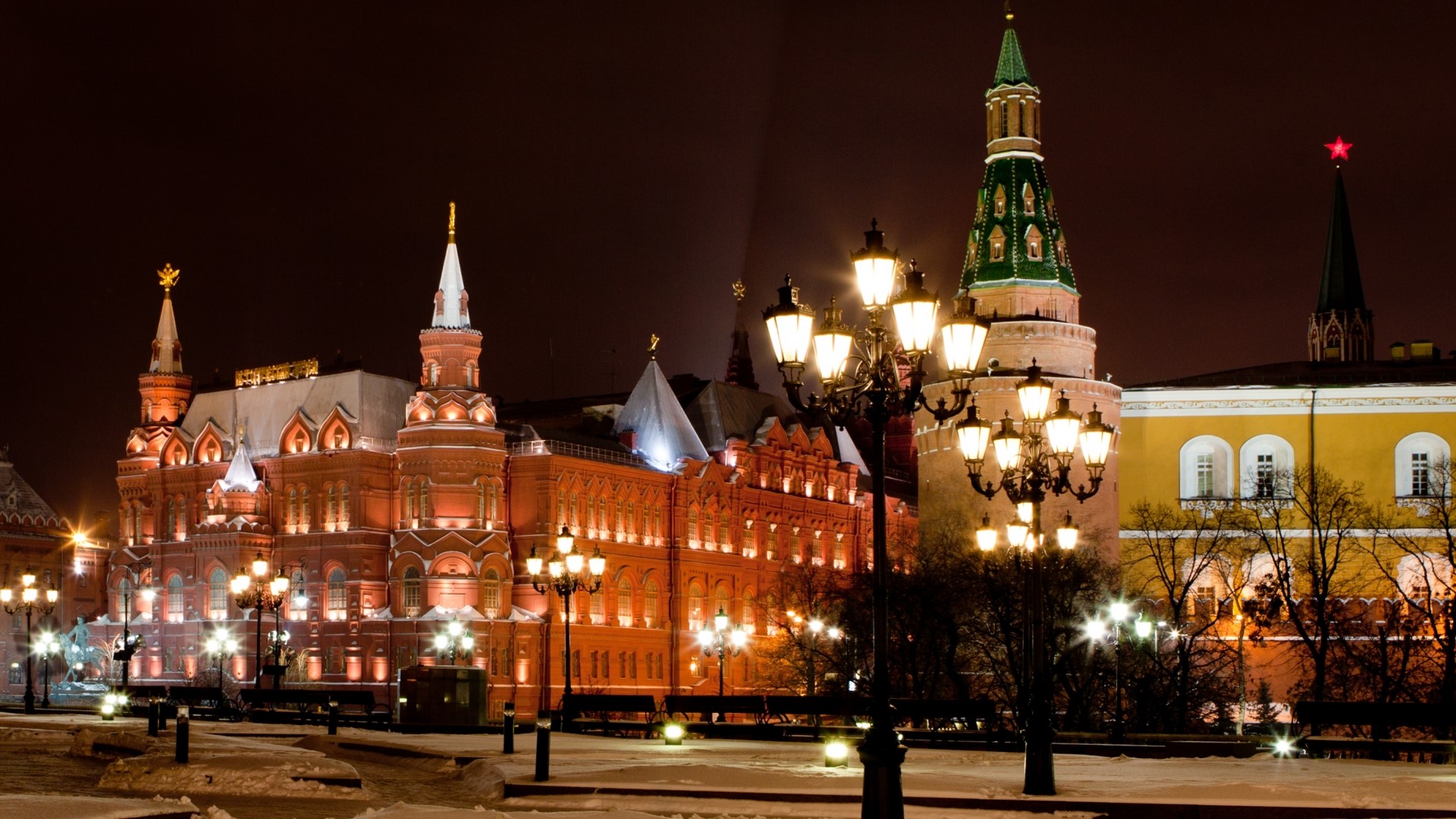 Moscow Kremlin towers and buildings at night HD Wallpaper