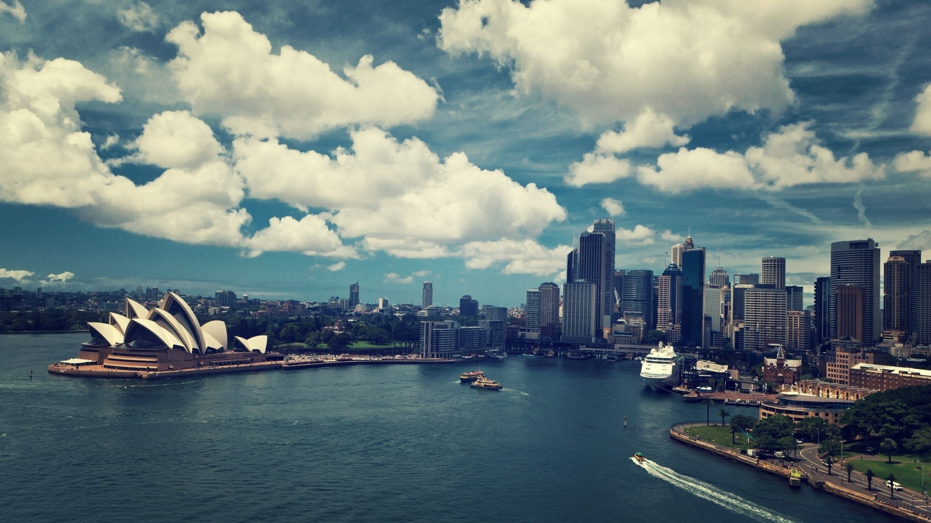 Sydney Opera House and Cityscape on a Cloudy Day HD Wallpaper