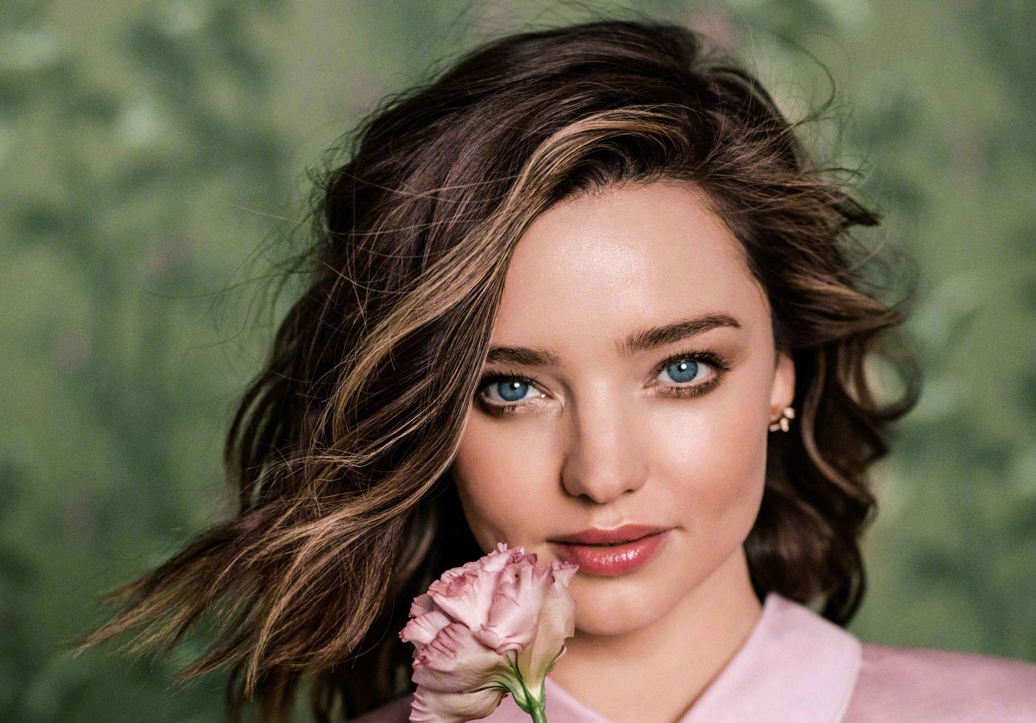 Miranda Kerr with a pink flower HD Wallpaper