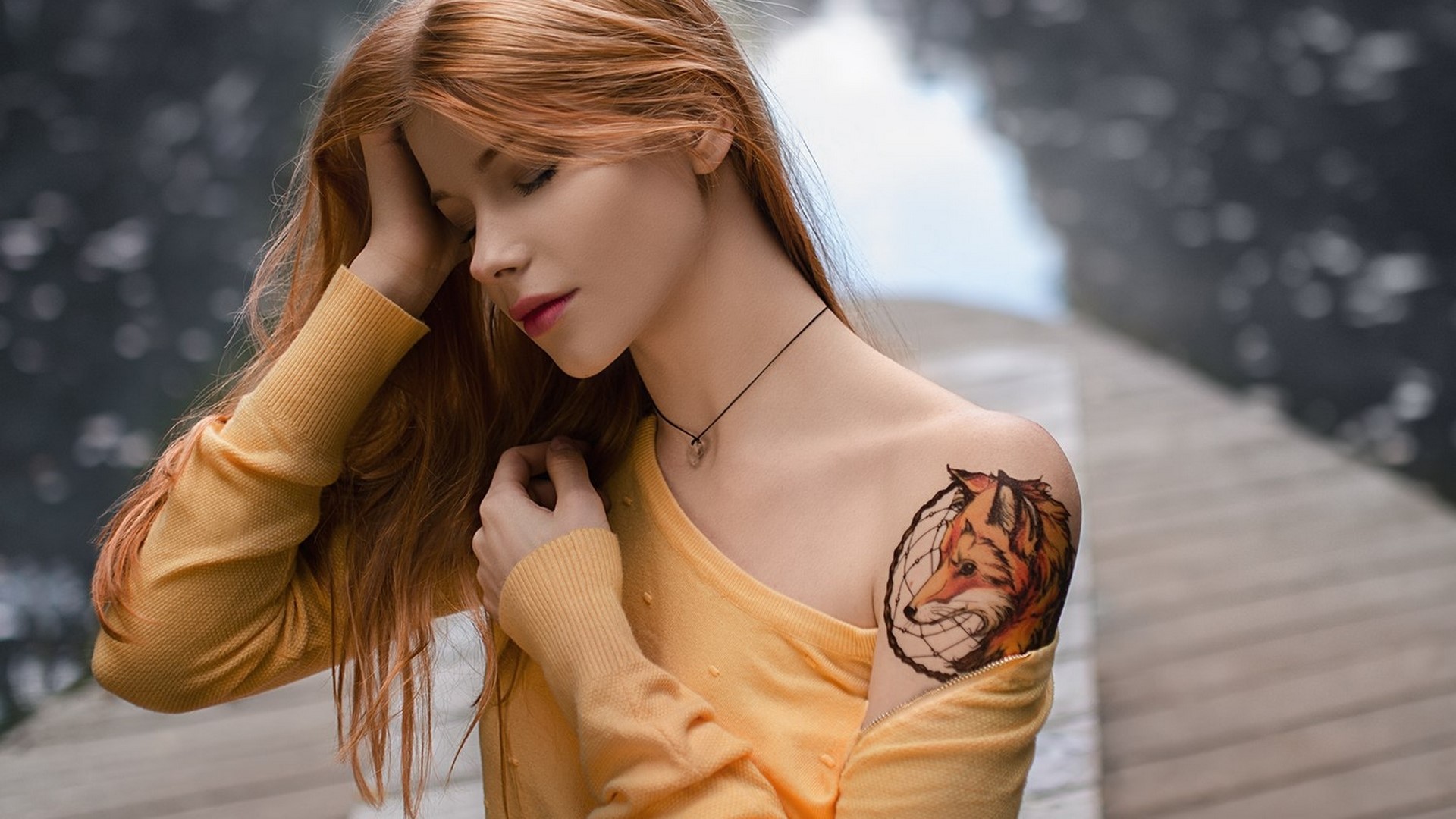 Woman with fox tattoo on shoulder HD Wallpaper