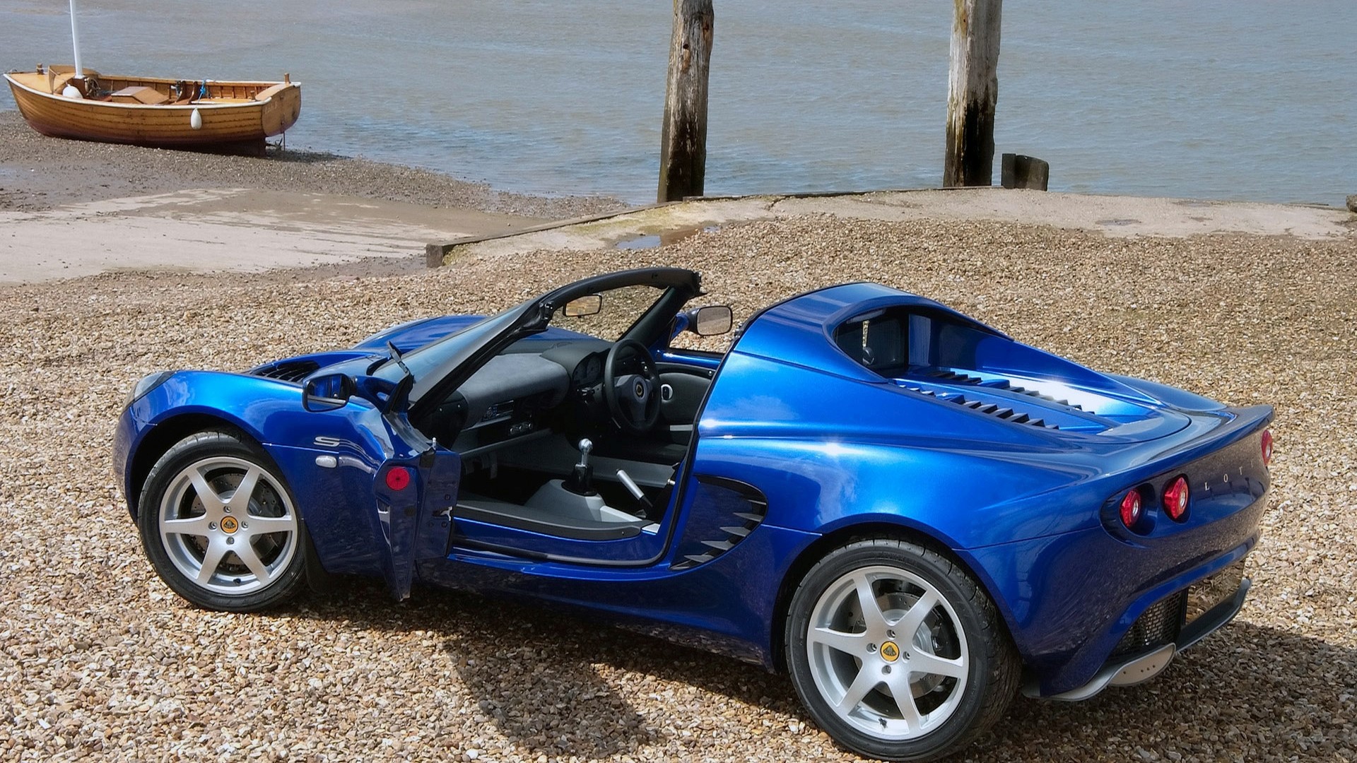 Blue Lotus Elise convertible by the sea HD Wallpaper