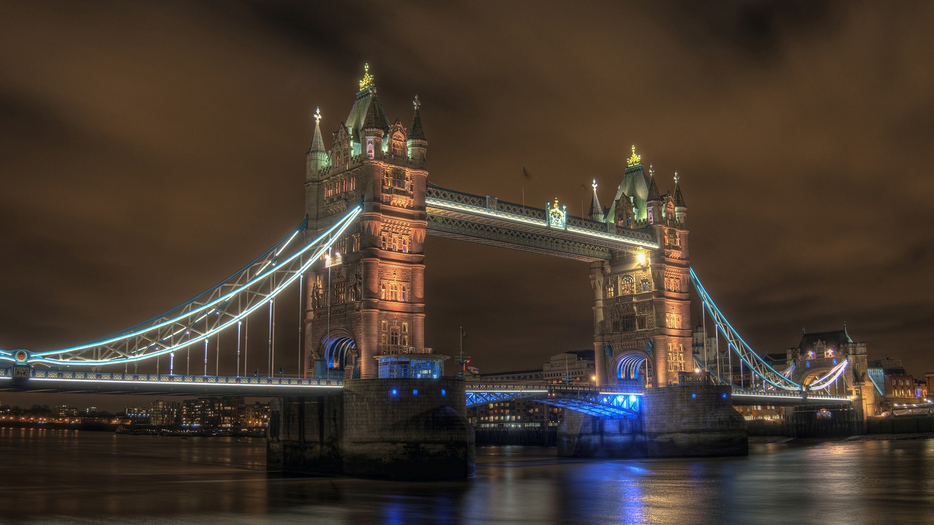 Tower Bridge illuminated at night over River Thames HD Wallpaper