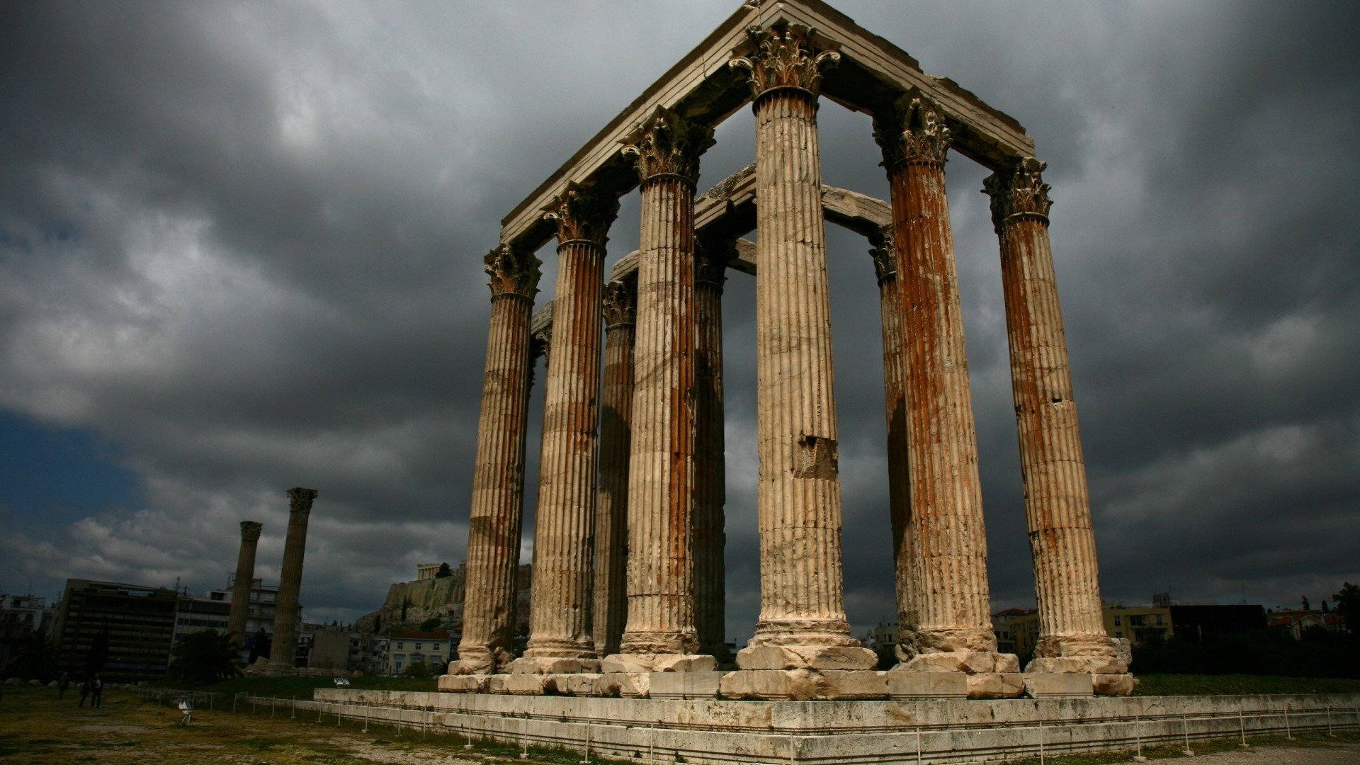 Temple of Olympian Zeus ruins in Athens HD Wallpaper
