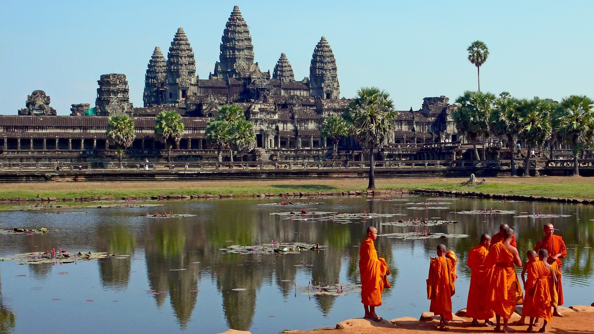 Angkor Wat with Monks and Reflection Pond HD Wallpaper