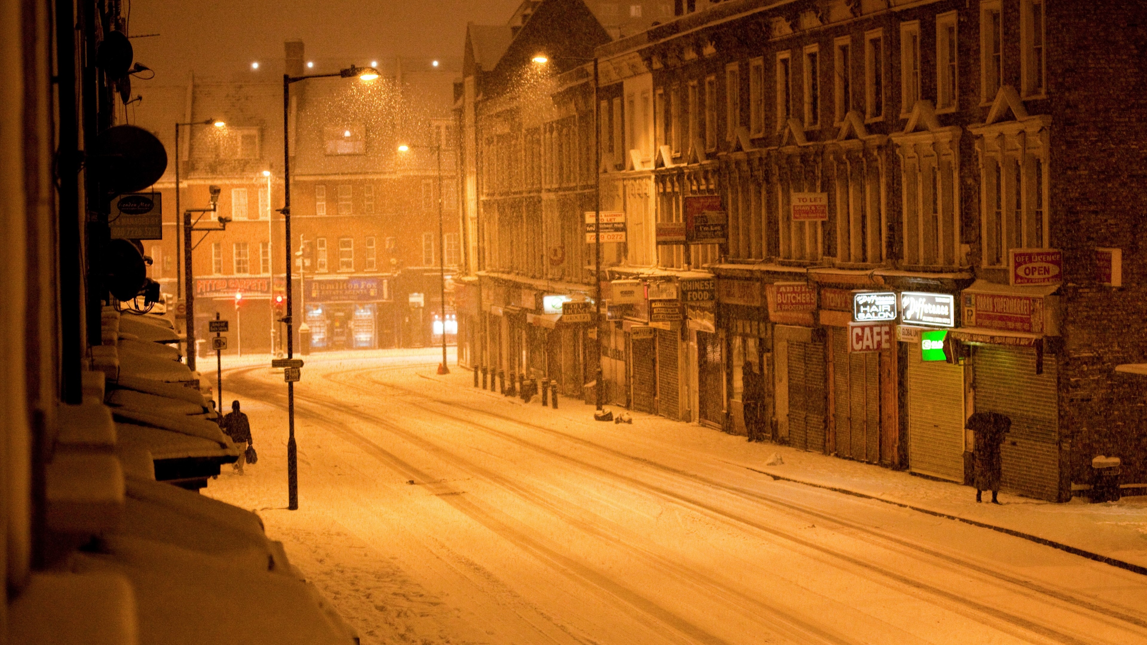 4K Winter City Street at Night HD Wallpaper