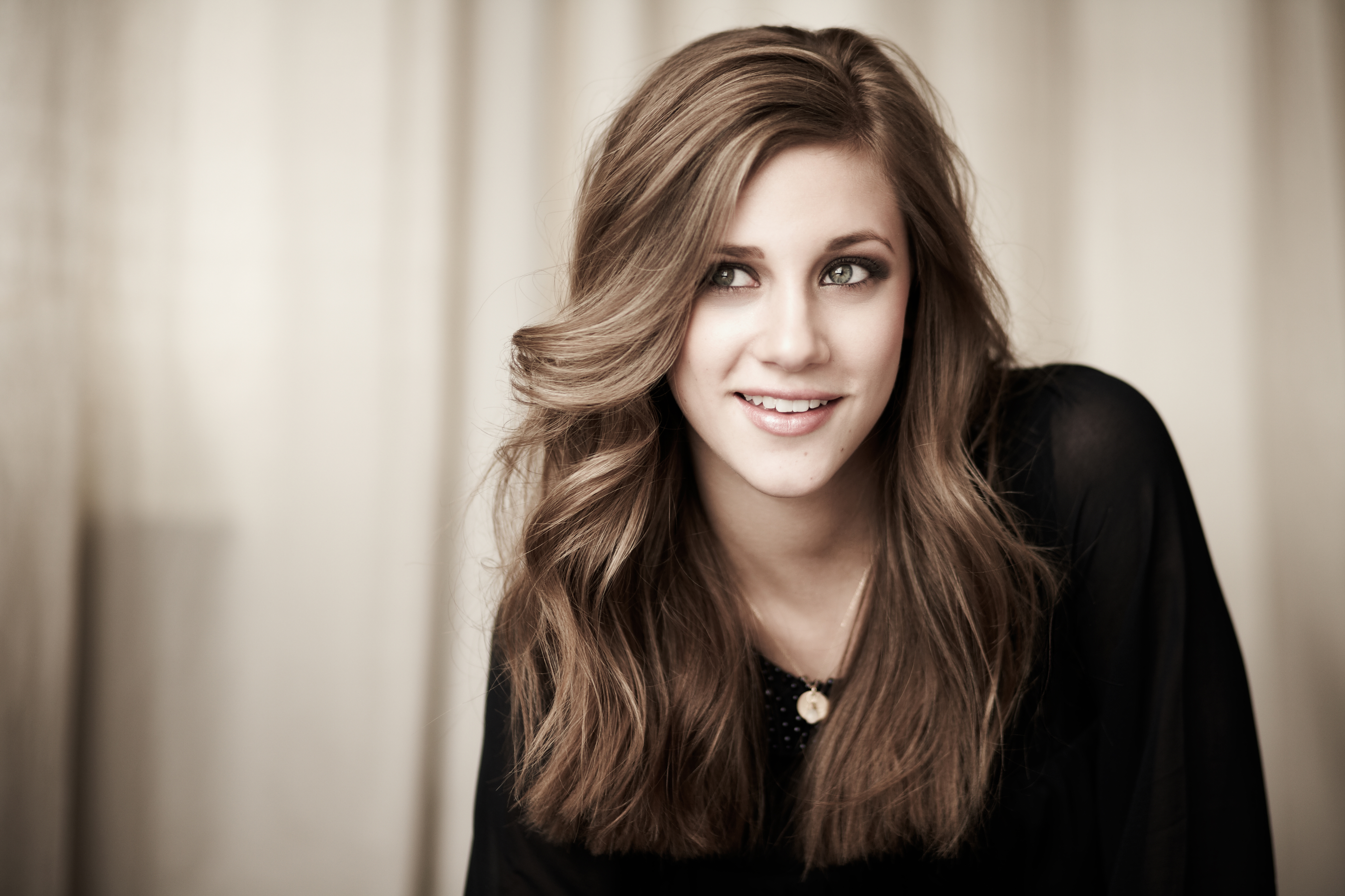 Lili Reinhart 4K HD Wallpaper