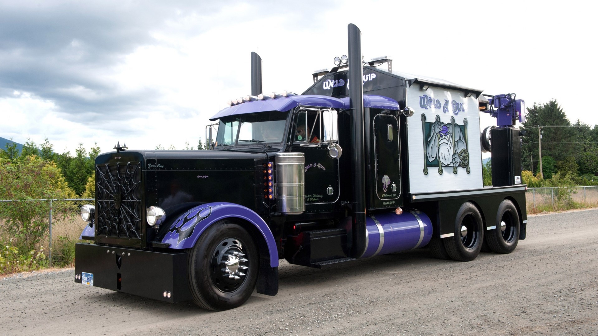 Customized Peterbilt 379 truck with purple flames HD Wallpaper